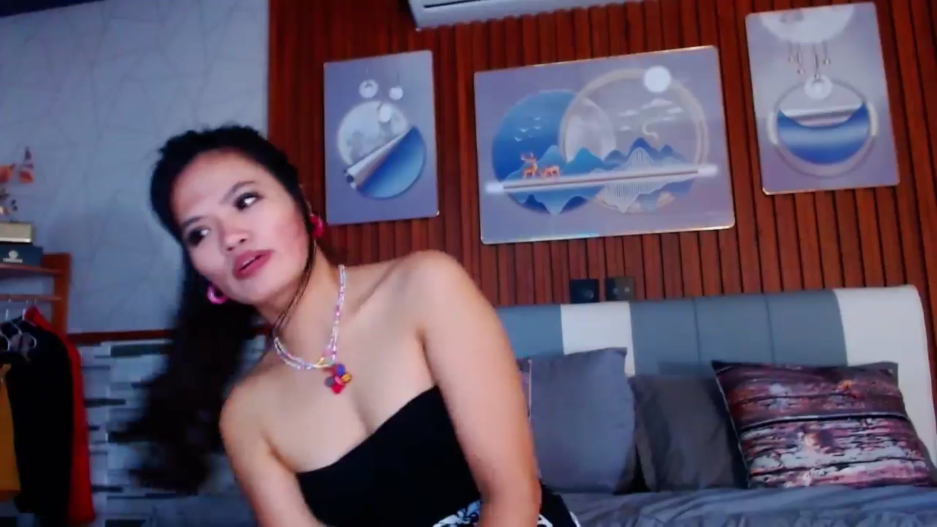 Gallery image thumbnail from SweetOne_4u's myfreecams stream on, 05/03/2024, 24:02 image 9 of 20