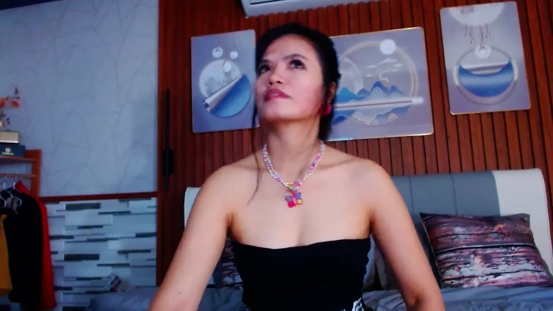 Gallery image thumbnail from SweetOne_4u's myfreecams stream on, 05/03/2024, 24:02 image 6 of 20
