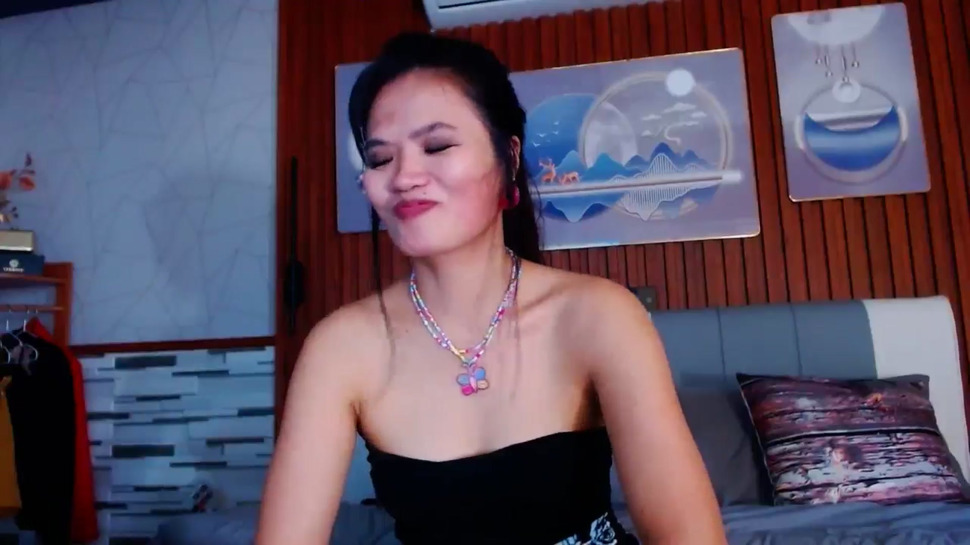 Gallery image thumbnail from SweetOne_4u's myfreecams stream on, 05/03/2024, 24:02 image 8 of 20