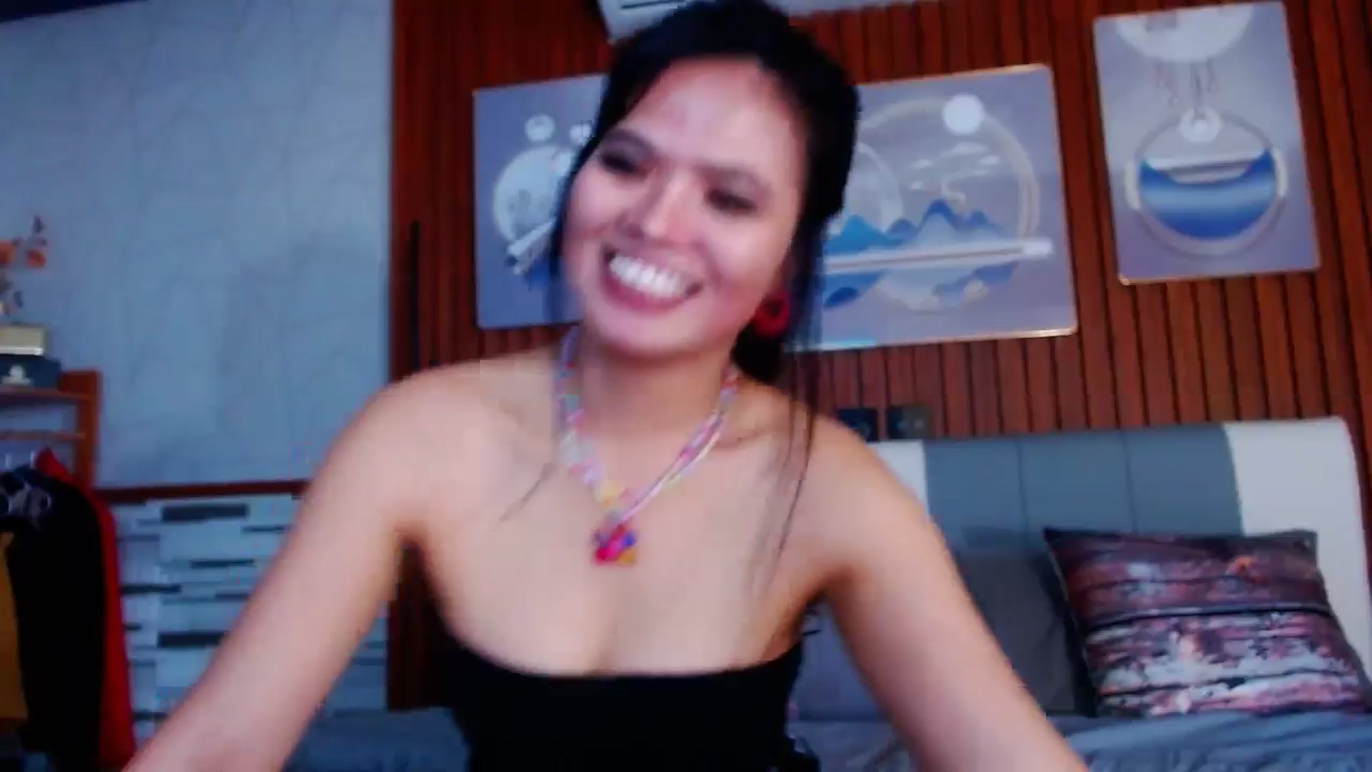 Gallery image thumbnail from SweetOne_4u's myfreecams stream on, 05/03/2024, 24:02 image 3 of 20