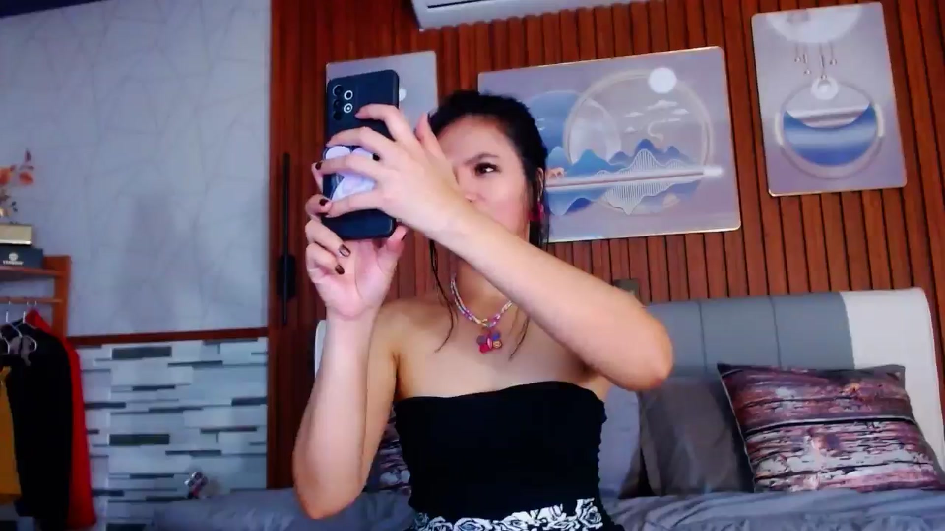 Gallery image thumbnail from SweetOne_4u's myfreecams stream on, 05/03/2024, 24:02 image 7 of 20