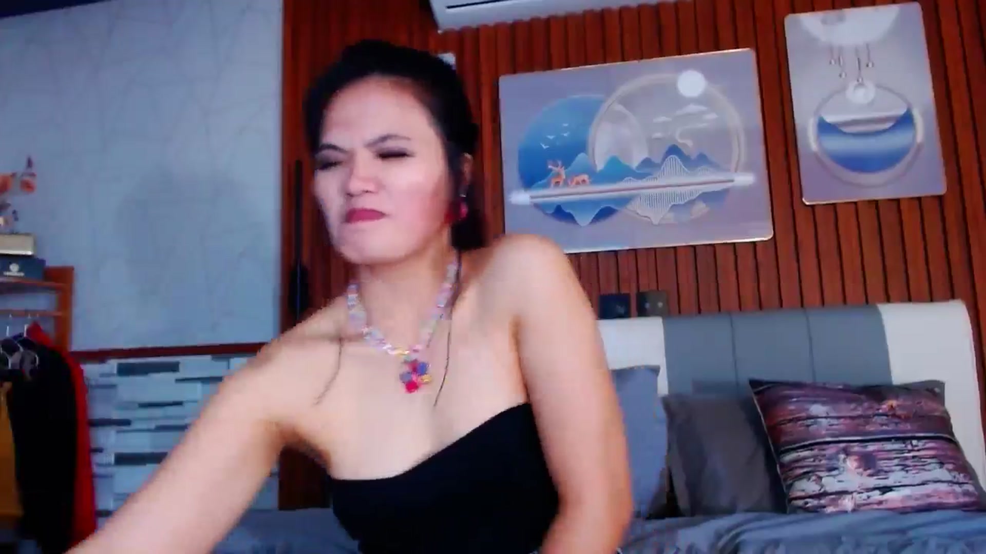 Gallery image thumbnail from SweetOne_4u's myfreecams stream on, 05/03/2024, 24:02 image 18 of 20