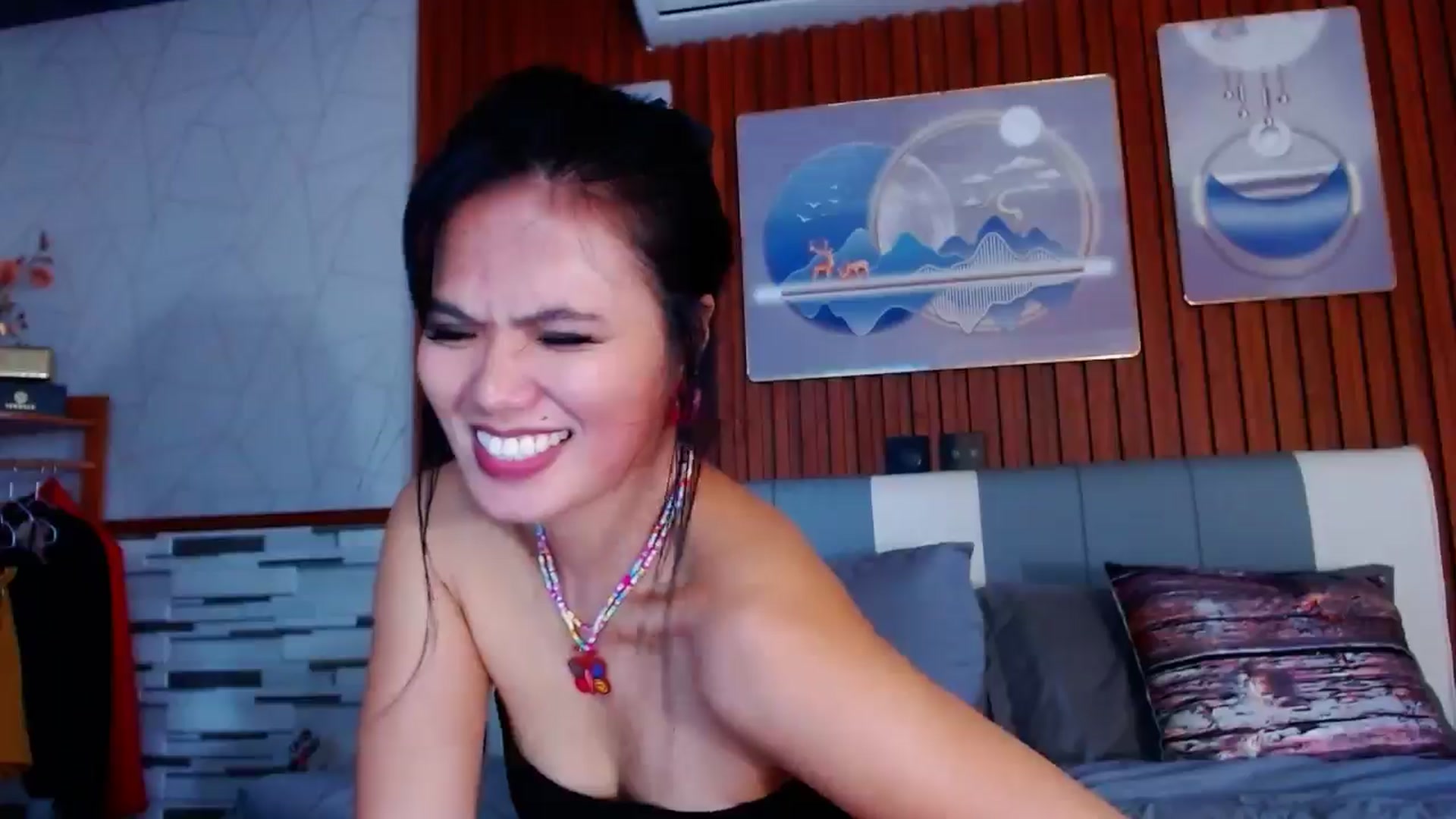 Gallery image thumbnail from SweetOne_4u's myfreecams stream on, 05/03/2024, 24:02 image 5 of 20