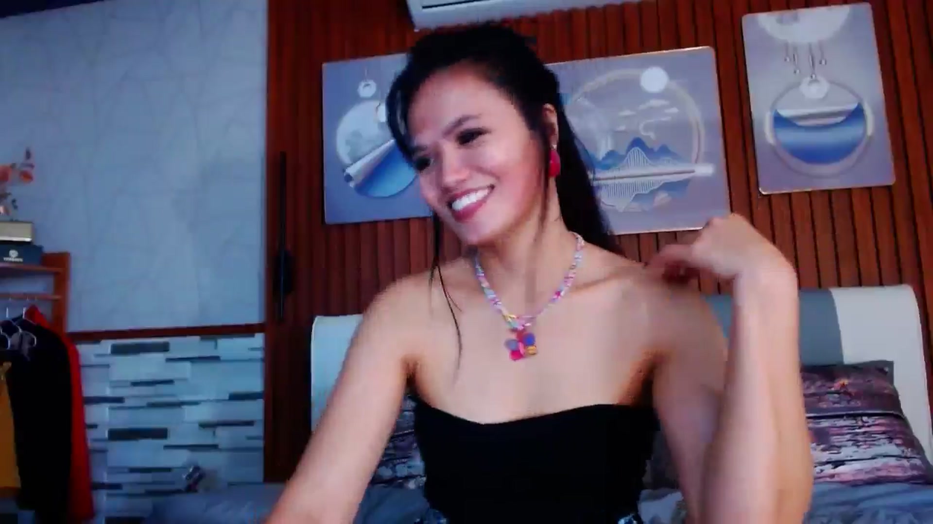 Gallery image thumbnail from SweetOne_4u's myfreecams stream on, 05/03/2024, 24:02 image 17 of 20