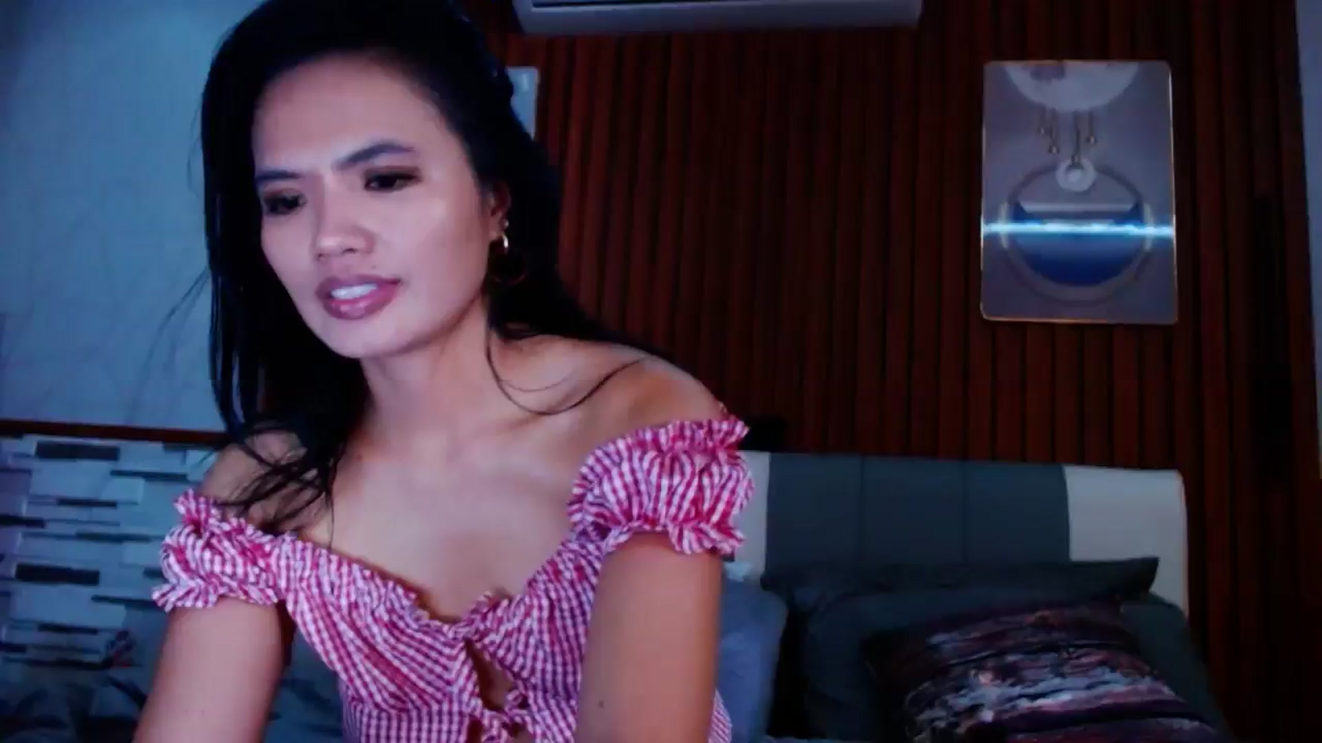 Gallery image thumbnail from SweetOne_4u's myfreecams stream on, 05/13/2024, 23:09 image 4 of 20