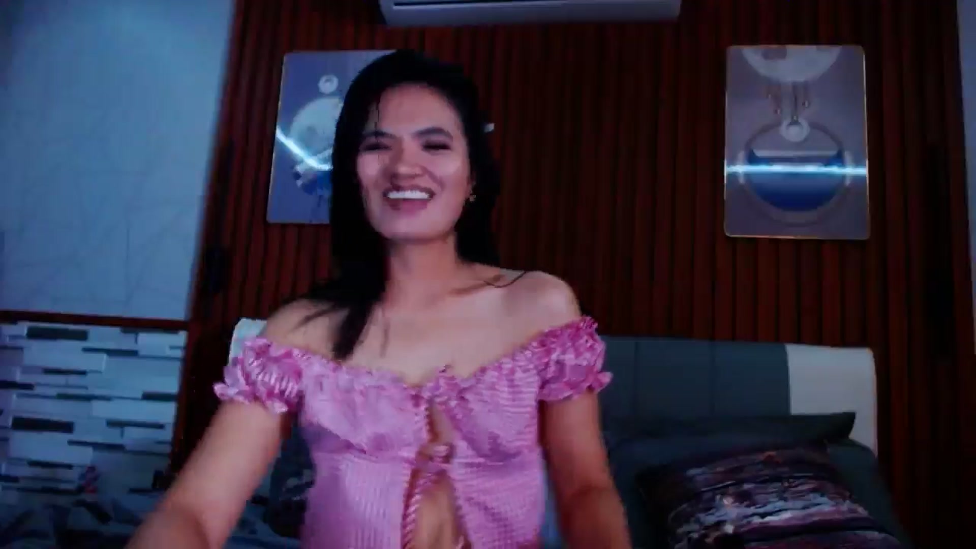 Gallery image thumbnail from SweetOne_4u's myfreecams stream on, 05/13/2024, 23:09 image 5 of 20