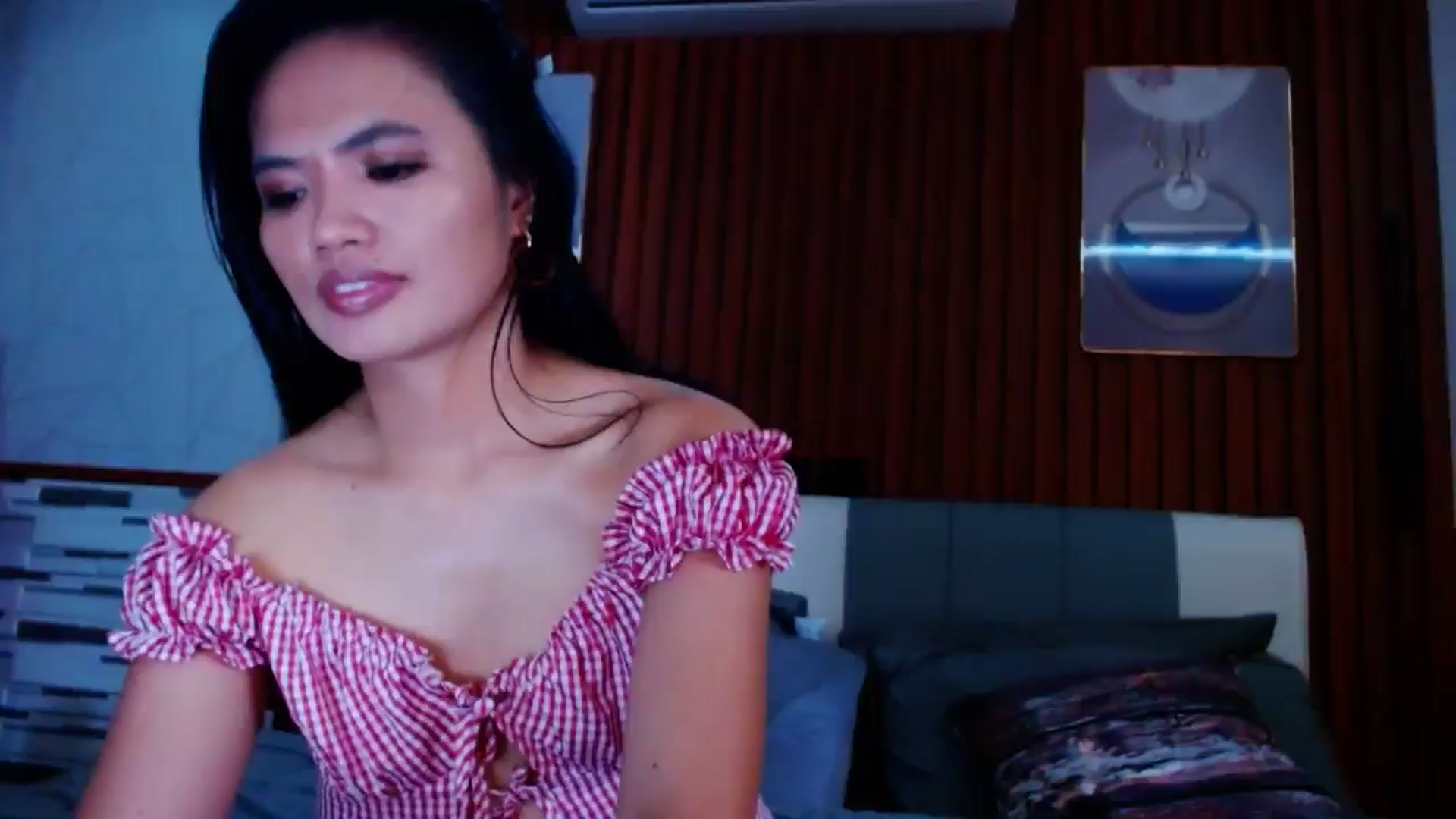 Gallery image thumbnail from SweetOne_4u's myfreecams stream on, 05/14/2024, 24:01 image 6 of 20