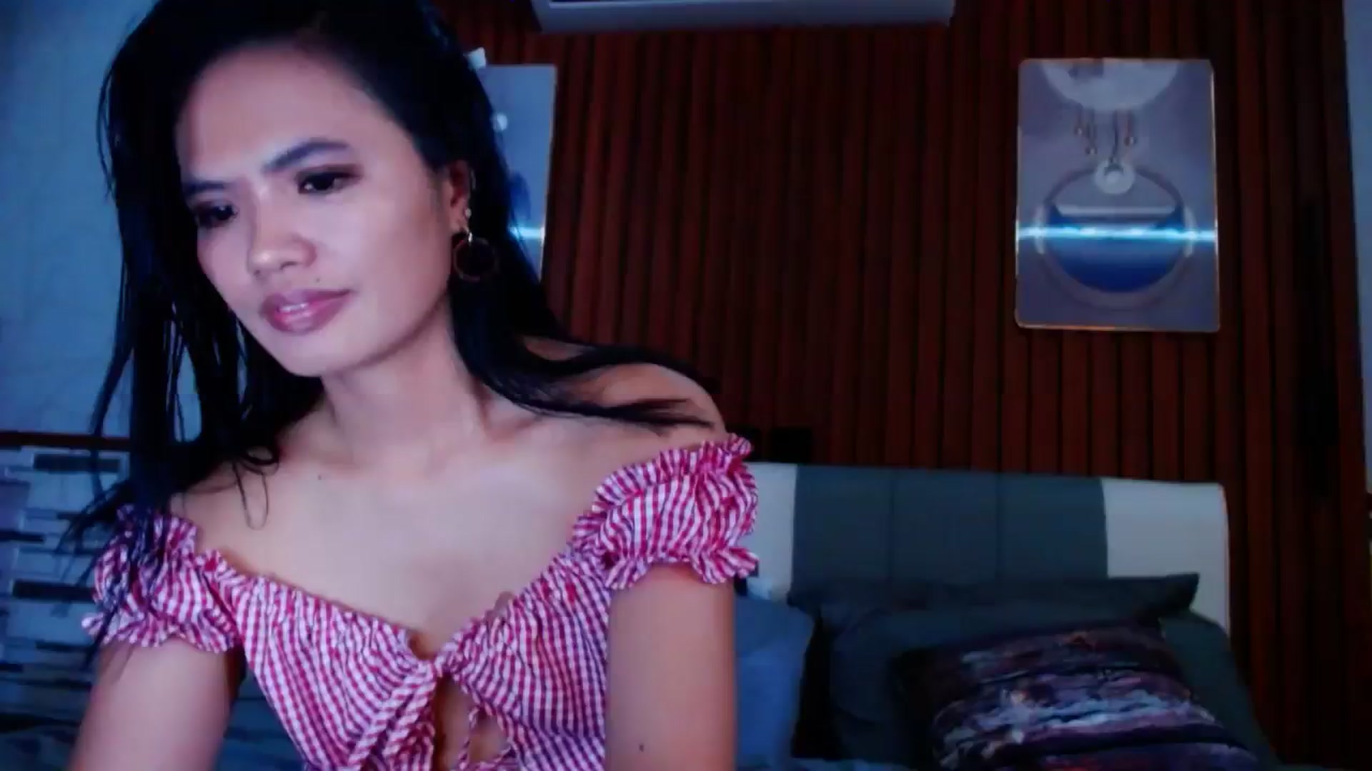 Gallery image thumbnail from SweetOne_4u's myfreecams stream on, 05/14/2024, 24:45 image 16 of 20