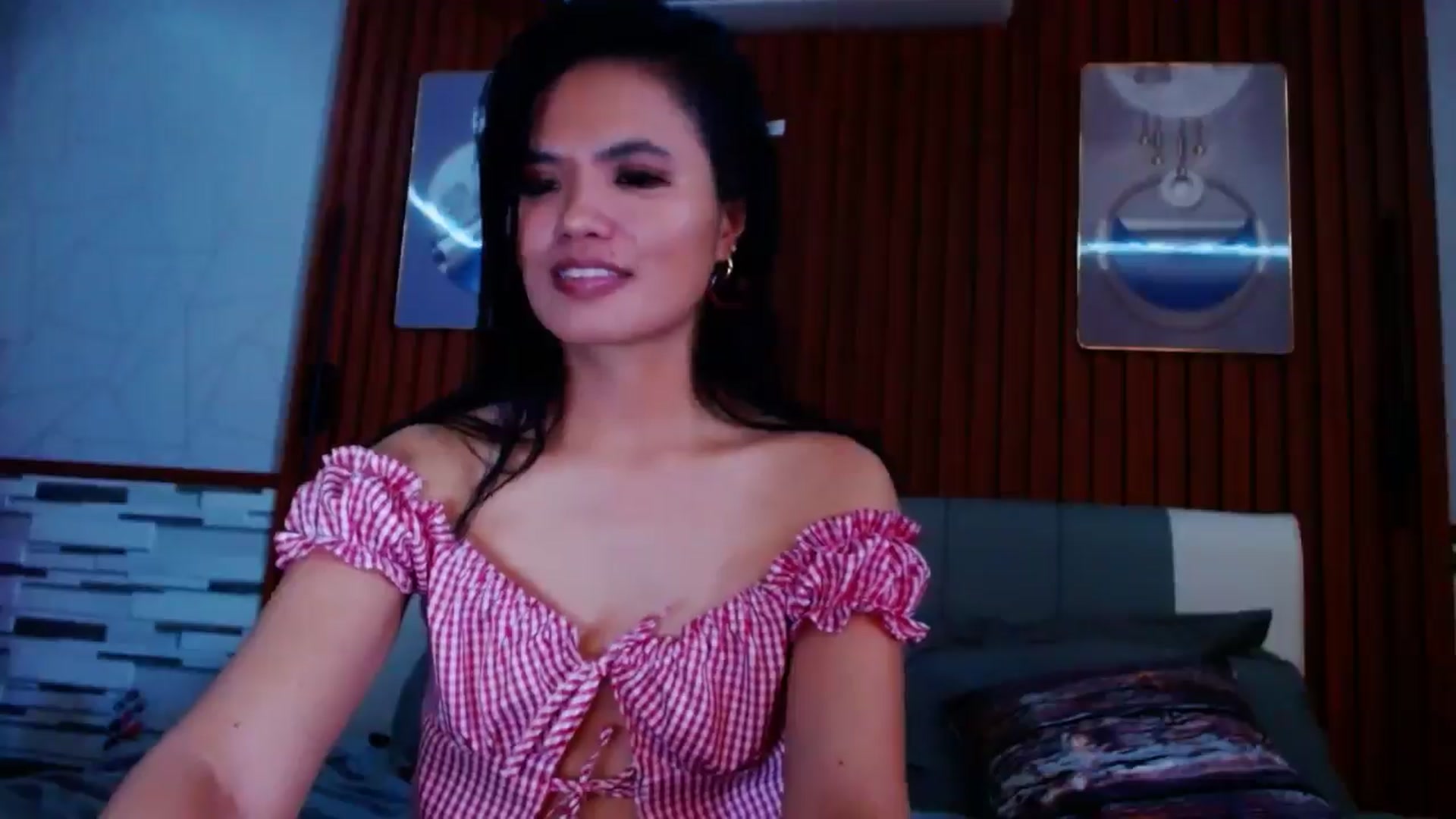 Gallery image thumbnail from SweetOne_4u's myfreecams stream on, 05/14/2024, 24:45 image 14 of 20