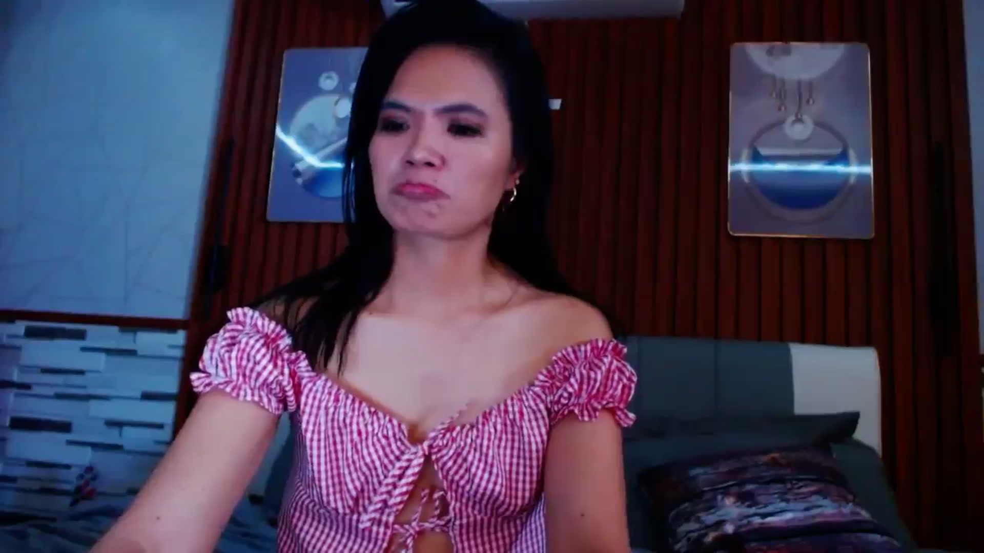 Gallery image thumbnail from SweetOne_4u's myfreecams stream on, 05/14/2024, 24:45 image 10 of 20