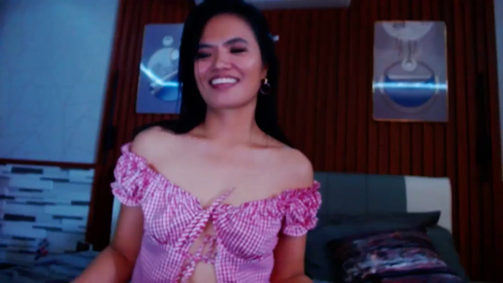 Gallery image thumbnail from SweetOne_4u's myfreecams stream on, 05/14/2024, 24:45 image 3 of 20