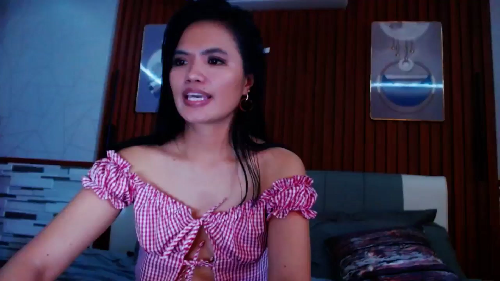 Gallery image thumbnail from SweetOne_4u's myfreecams stream on, 05/14/2024, 24:45 image 18 of 20