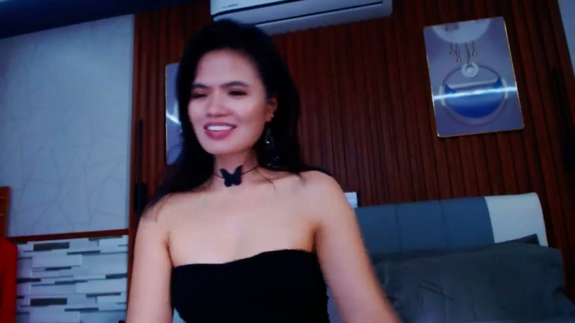 Gallery image thumbnail from SweetOne_4u's myfreecams stream on, 05/20/2024, 23:32 image 16 of 20