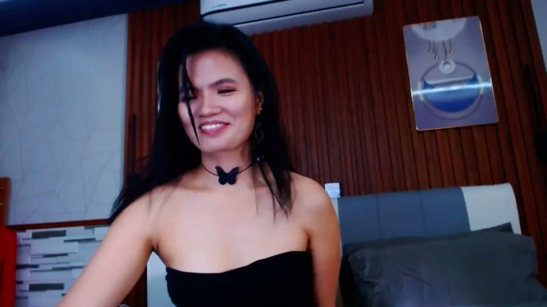 Gallery image thumbnail from SweetOne_4u's myfreecams stream on, 05/20/2024, 23:32 image 17 of 20