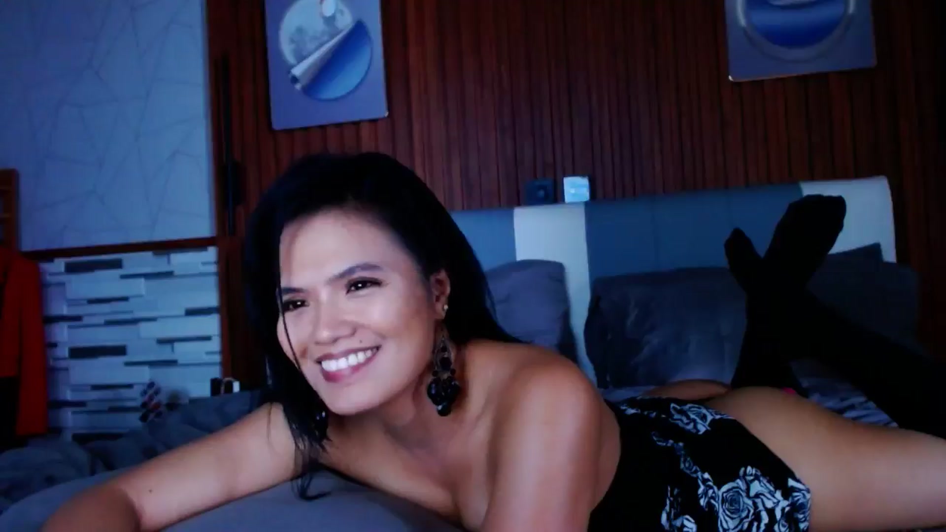 Gallery image thumbnail from SweetOne_4u's myfreecams stream on, 05/21/2024, 24:39 image 19 of 20