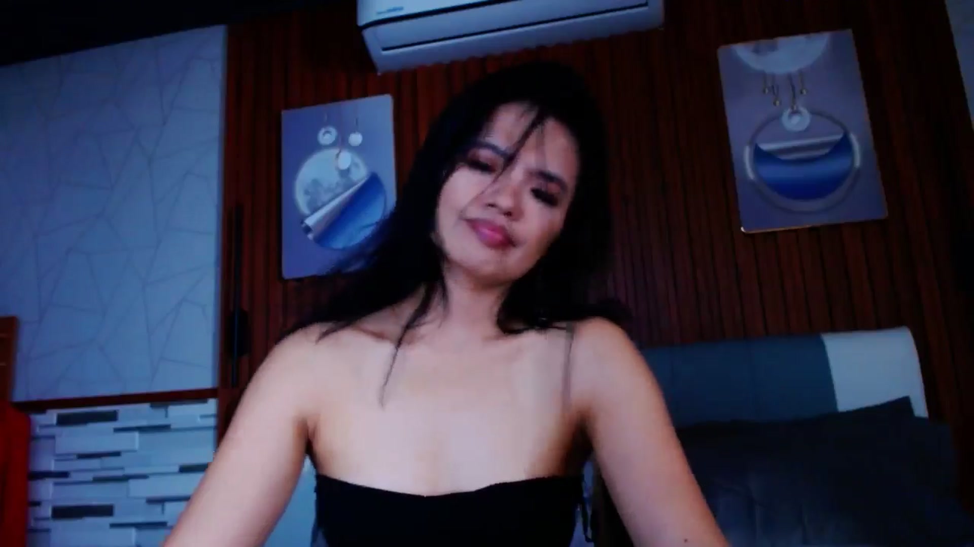 Gallery image thumbnail from SweetOne_4u's myfreecams stream on, 05/21/2024, 24:39 image 3 of 20