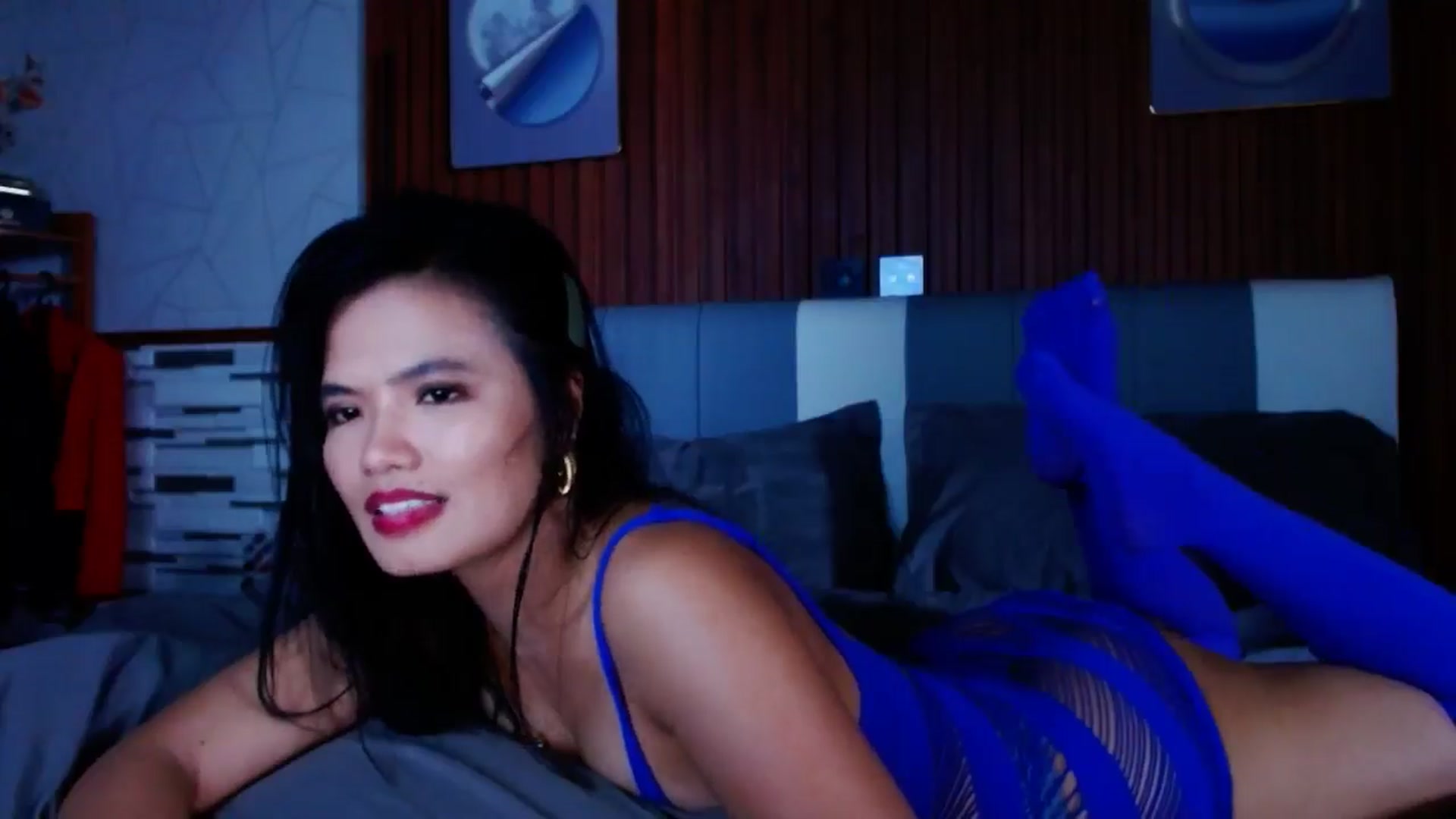 Gallery image thumbnail from SweetOne_4u's myfreecams stream on, 05/23/2024, 24:15 image 13 of 20