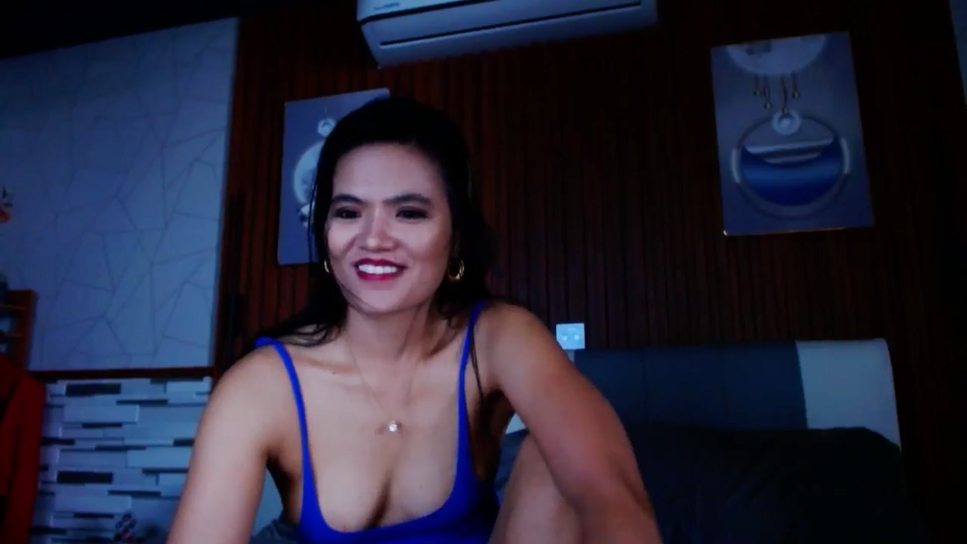 Gallery image thumbnail from SweetOne_4u's myfreecams stream on, 05/23/2024, 24:15 image 3 of 20