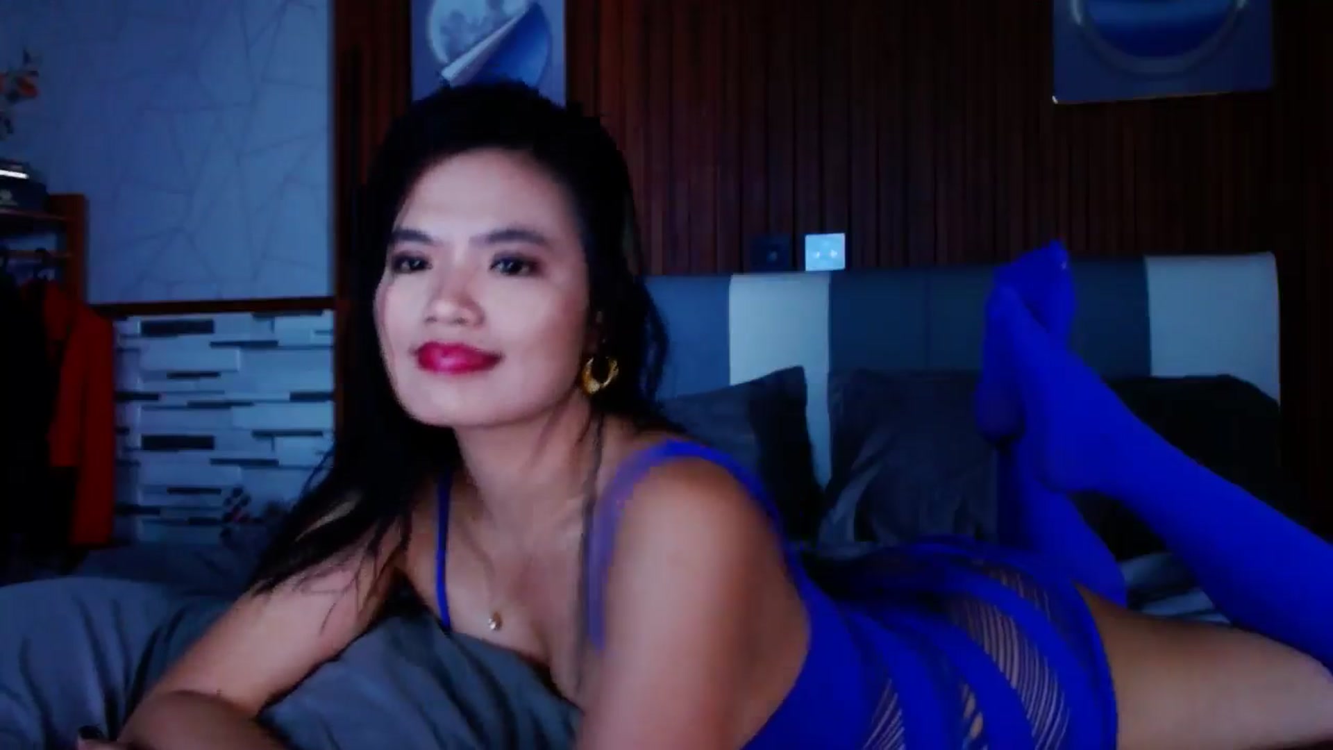 Gallery image thumbnail from SweetOne_4u's myfreecams stream on, 05/23/2024, 24:15 image 9 of 20