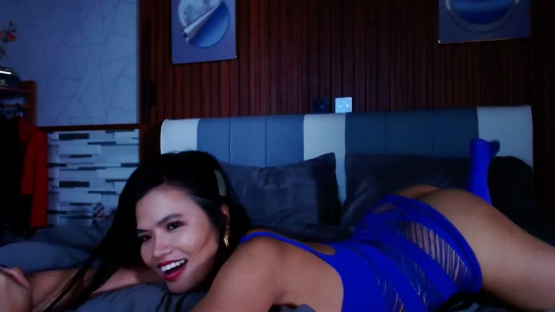 Gallery image thumbnail from SweetOne_4u's myfreecams stream on, 05/23/2024, 24:15 image 18 of 20