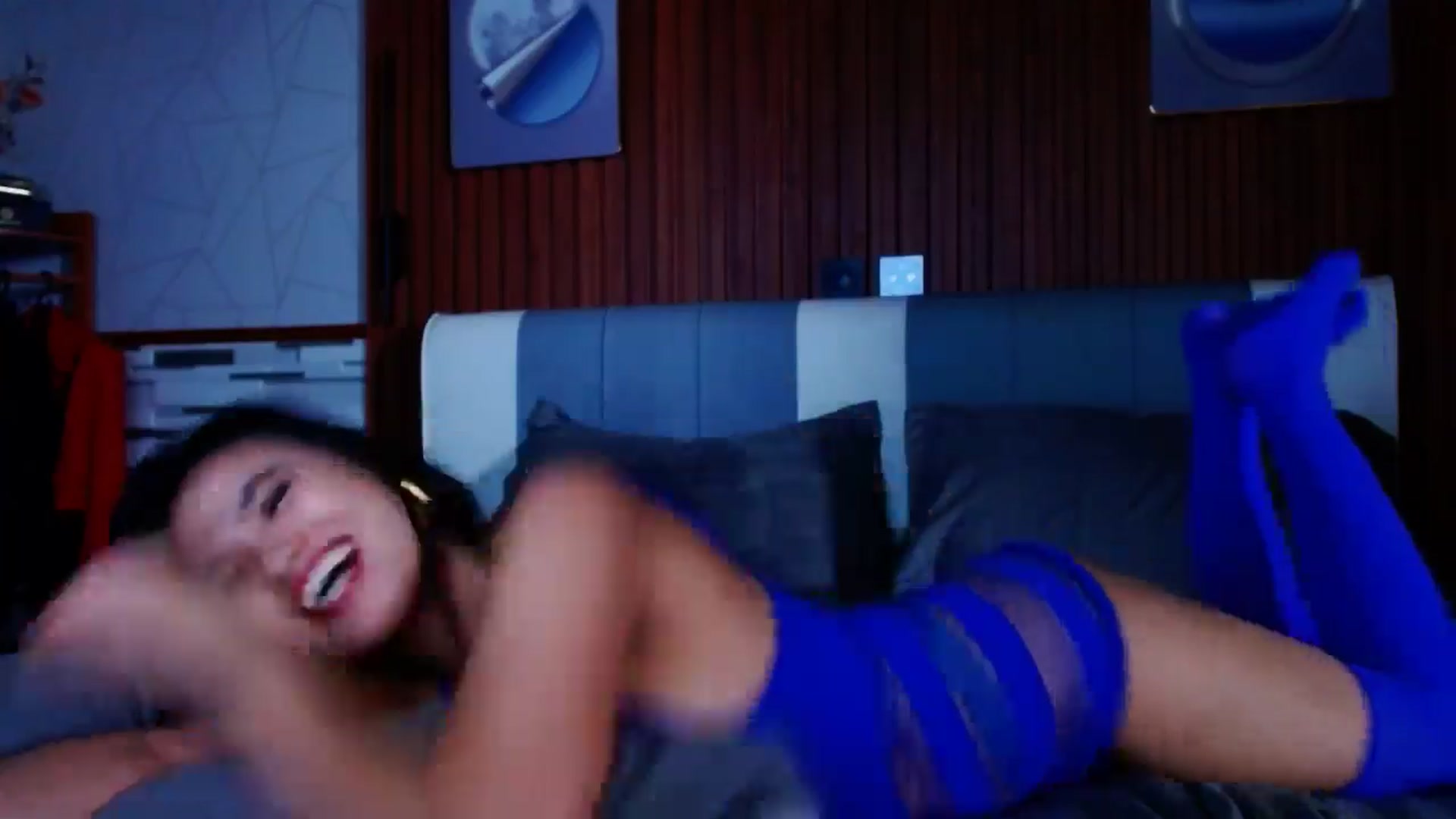 Gallery image thumbnail from SweetOne_4u's myfreecams stream on, 05/23/2024, 24:15 image 14 of 20