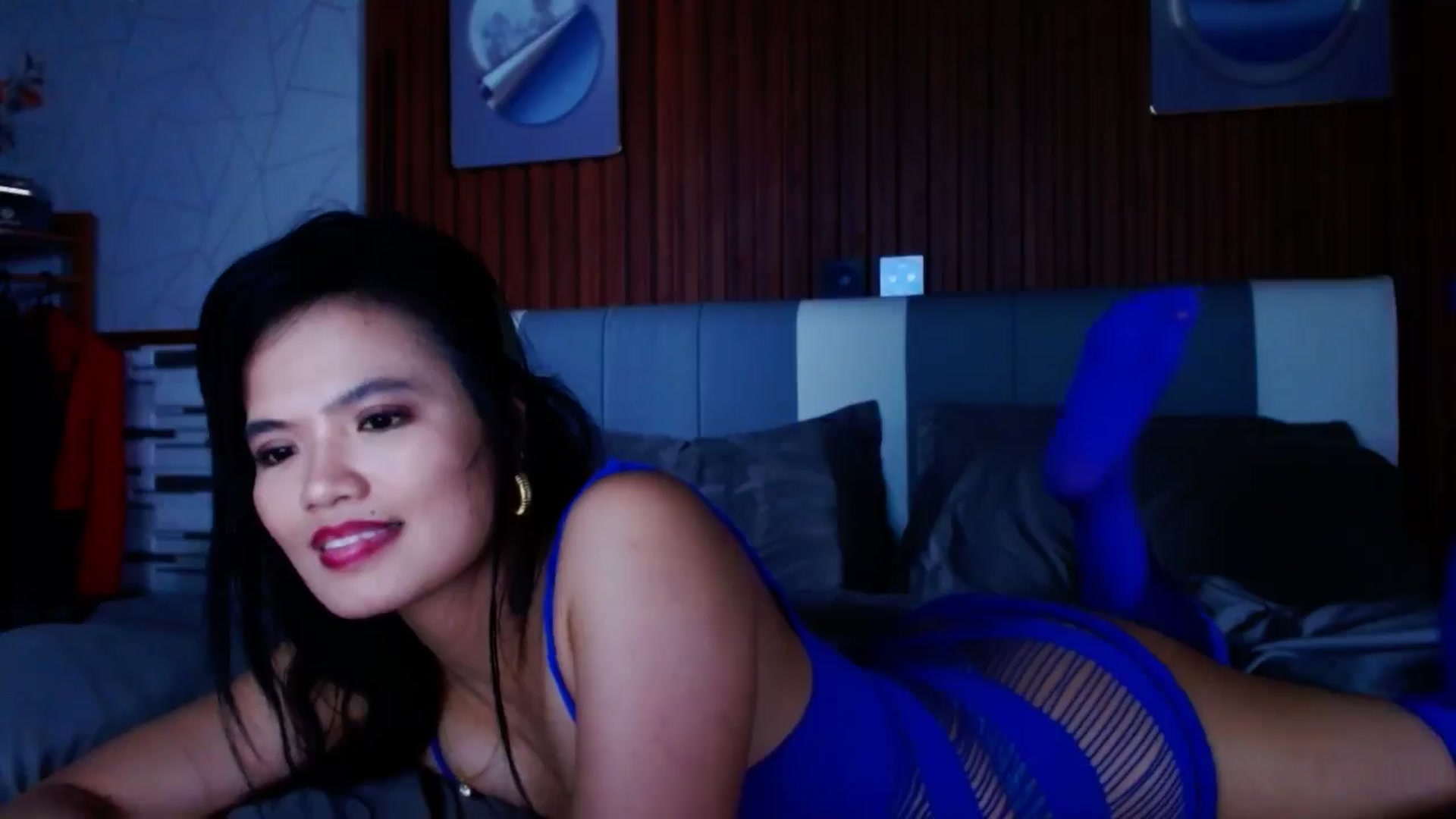 Gallery image thumbnail from SweetOne_4u's myfreecams stream on, 05/23/2024, 24:47 image 13 of 20