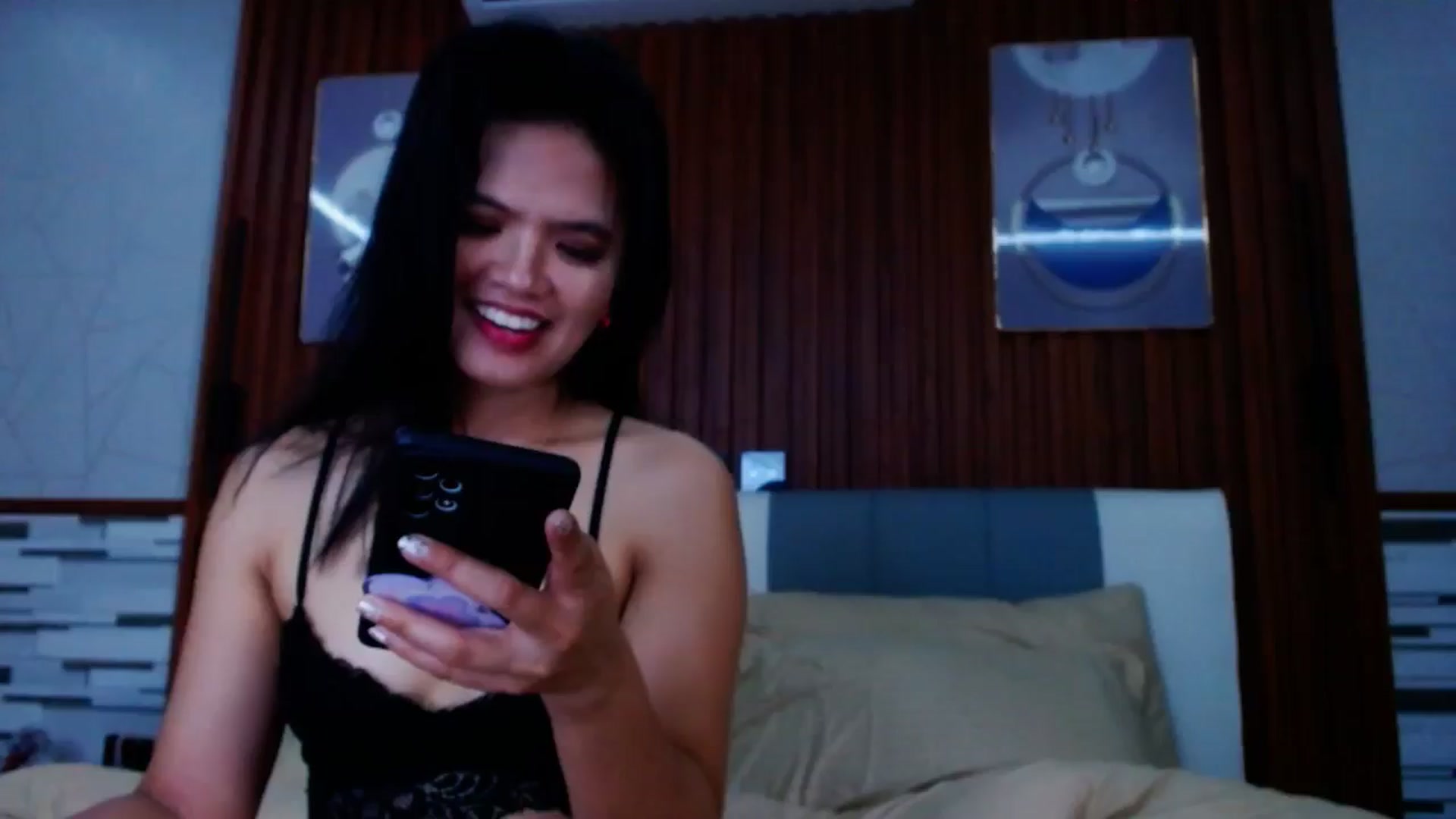 Gallery image thumbnail from SweetOne_4u's myfreecams stream on, 05/24/2024, 23:35 image 13 of 20