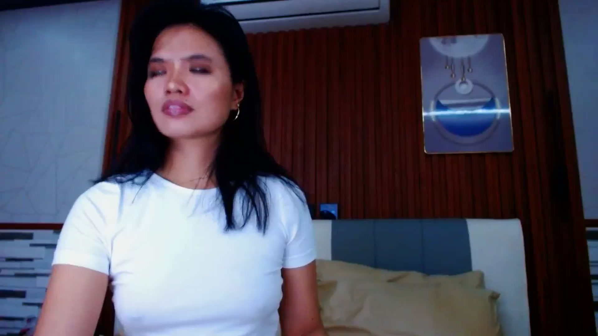 Gallery image thumbnail from SweetOne_4u's myfreecams stream on, 05/31/2024, 22:18 image 16 of 20