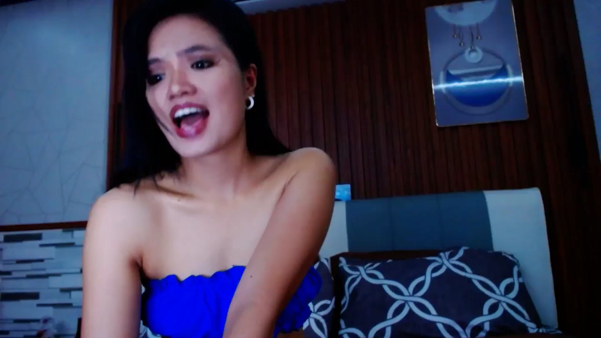 Gallery image thumbnail from SweetOne_4u's myfreecams stream on, 06/03/2024, 22:03 image 12 of 20