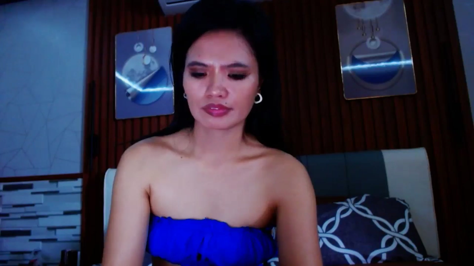 Gallery image thumbnail from SweetOne_4u's myfreecams stream on, 06/04/2024, 24:09 image 18 of 20