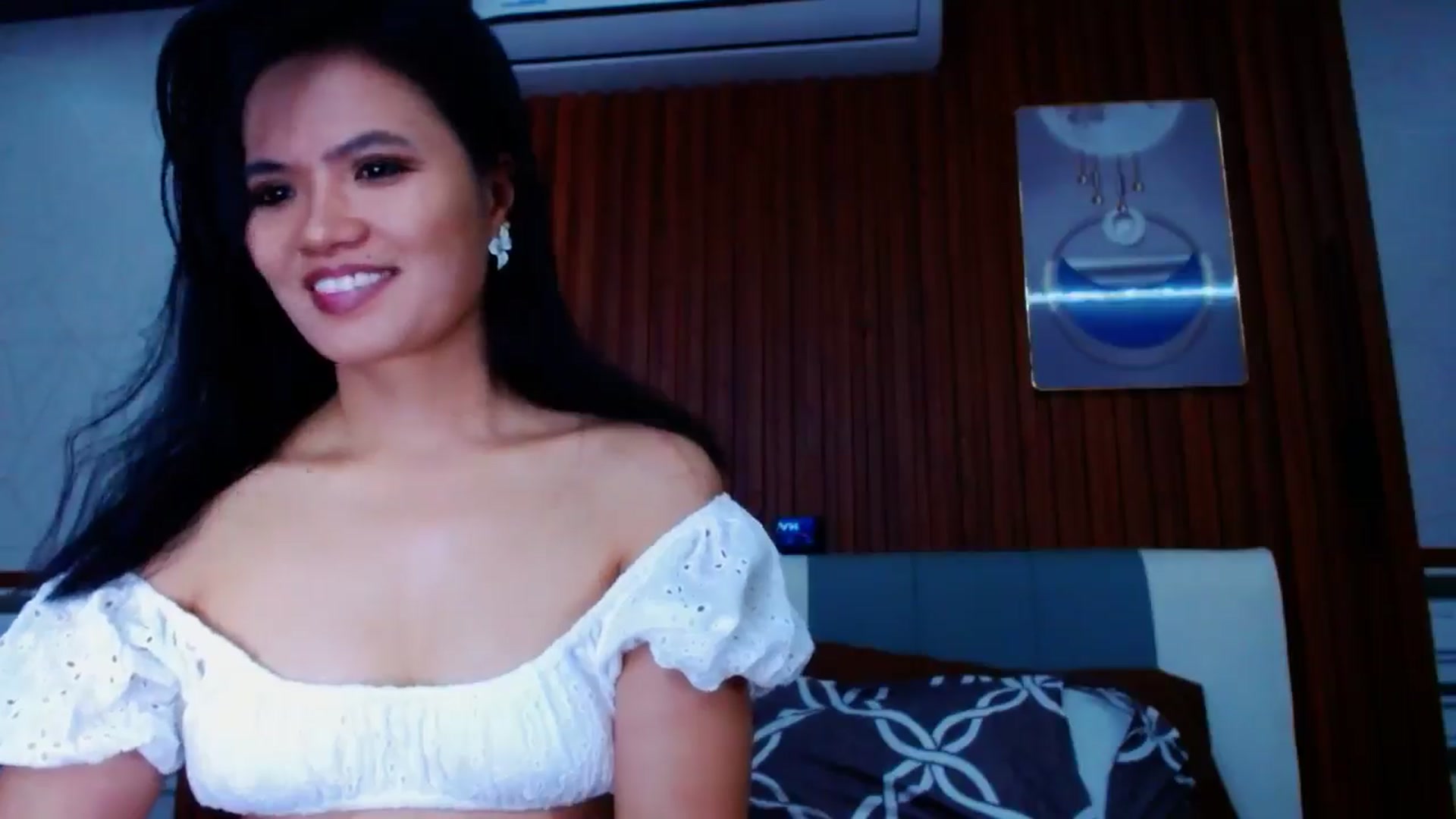 Gallery image thumbnail from SweetOne_4u's myfreecams stream on, 06/21/2024, 23:30 image 5 of 20