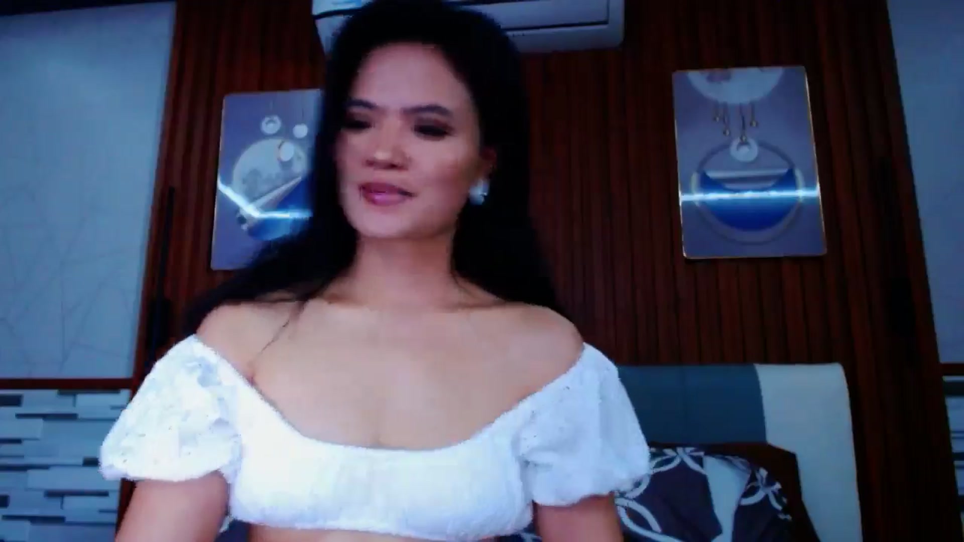 Gallery image thumbnail from SweetOne_4u's myfreecams stream on, 06/21/2024, 23:30 image 8 of 20