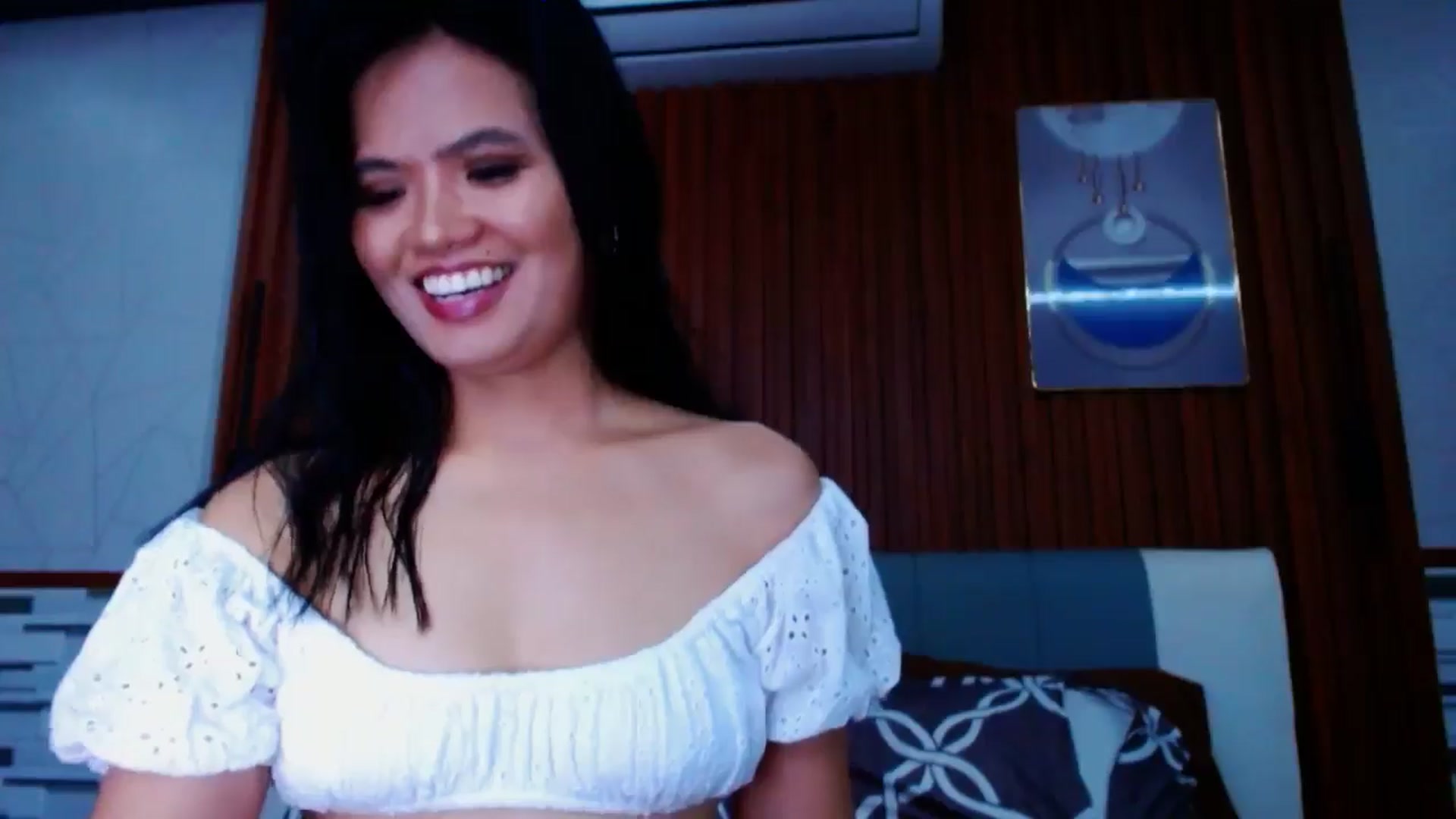 Gallery image thumbnail from SweetOne_4u's myfreecams stream on, 06/21/2024, 23:30 image 11 of 20