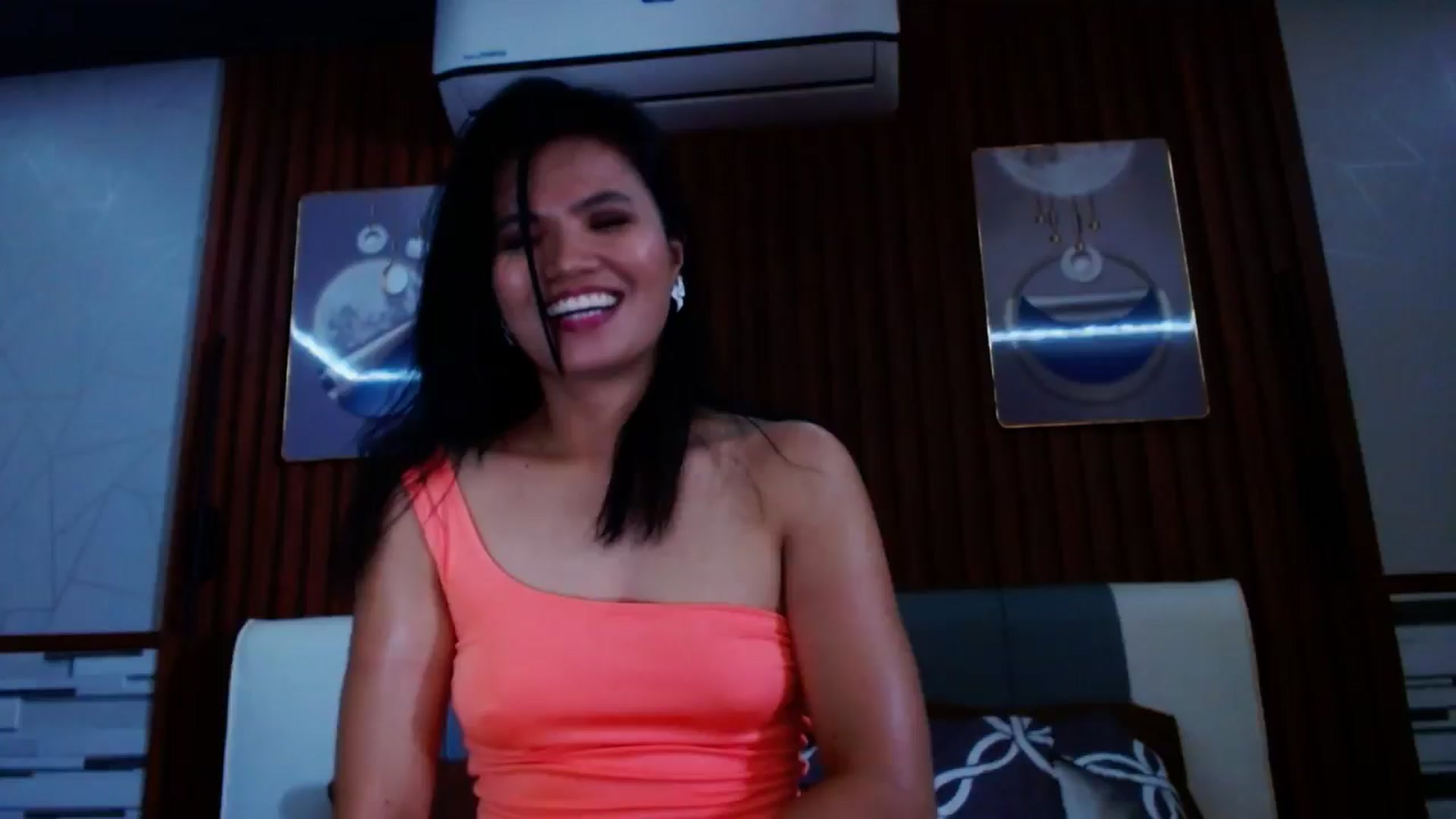 Gallery image thumbnail from SweetOne_4u's myfreecams stream on, 06/22/2024, 01:37 image 1 of 20