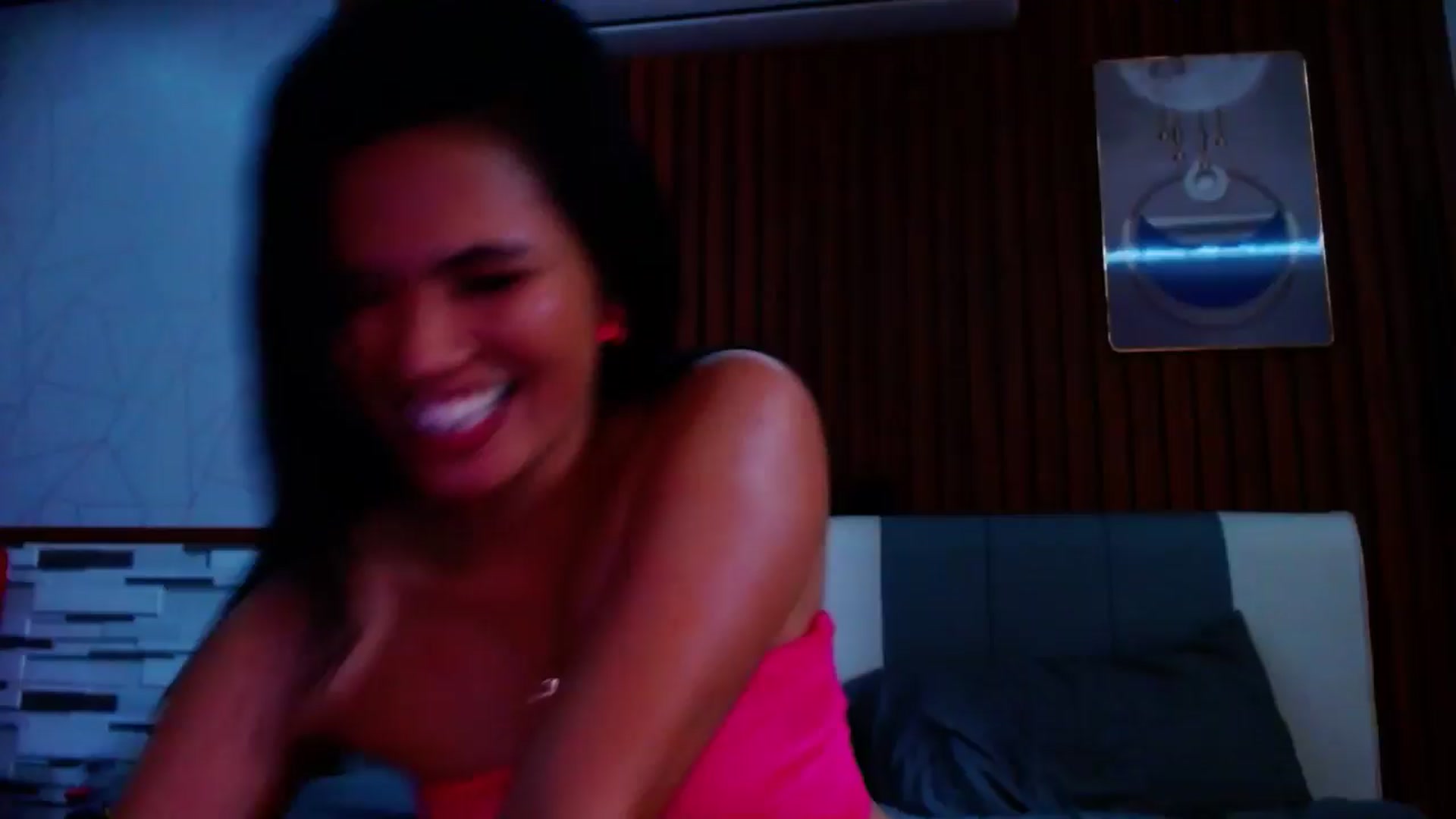 Gallery image thumbnail from SweetOne_4u's myfreecams stream on, 07/02/2024, 01:33 image 16 of 20