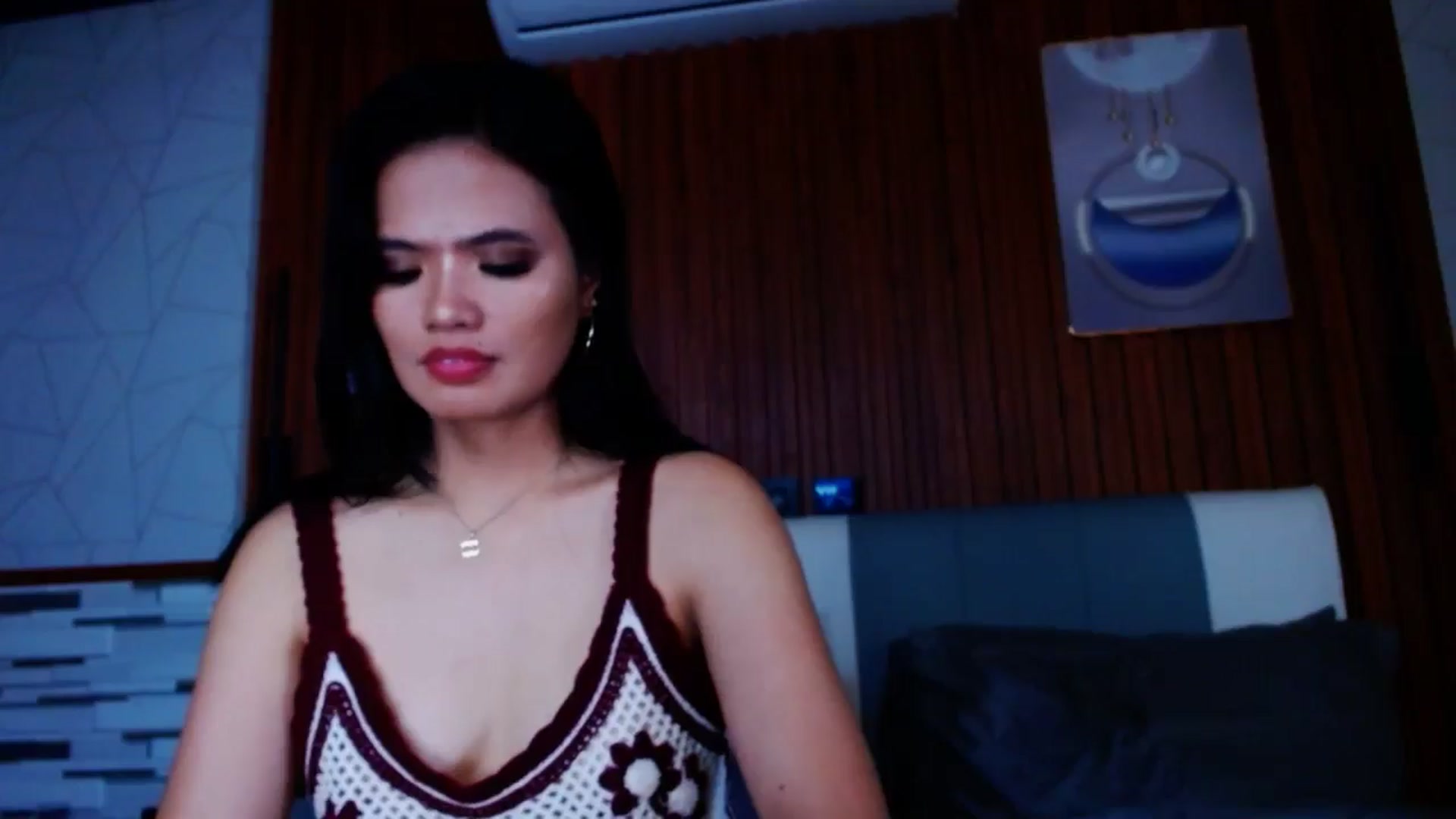 Gallery image thumbnail from SweetOne_4u's myfreecams stream on, 07/08/2024, 24:32 image 3 of 20