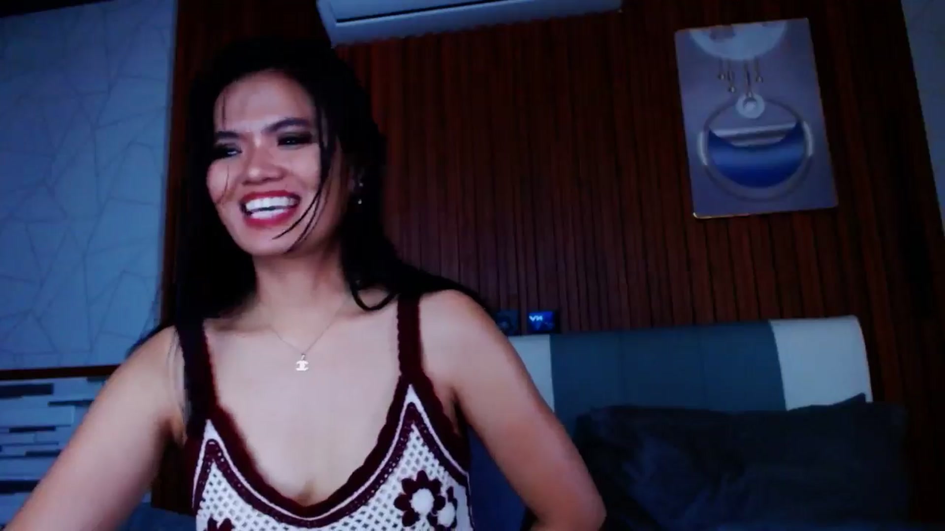 Gallery image thumbnail from SweetOne_4u's myfreecams stream on, 07/08/2024, 24:32 image 5 of 20