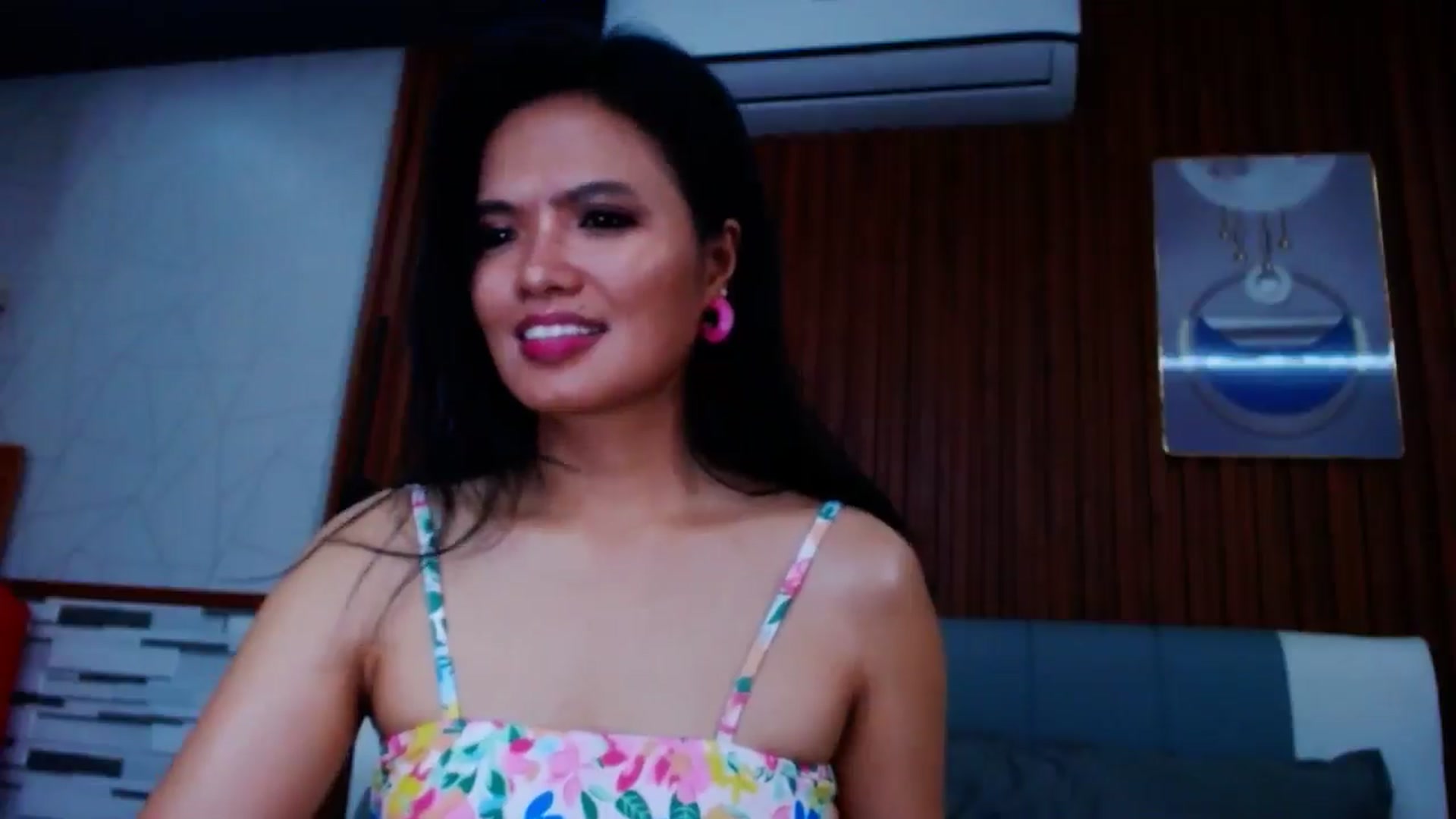 Gallery image thumbnail from SweetOne_4u's myfreecams stream on, 07/12/2024, 22:26 image 18 of 20