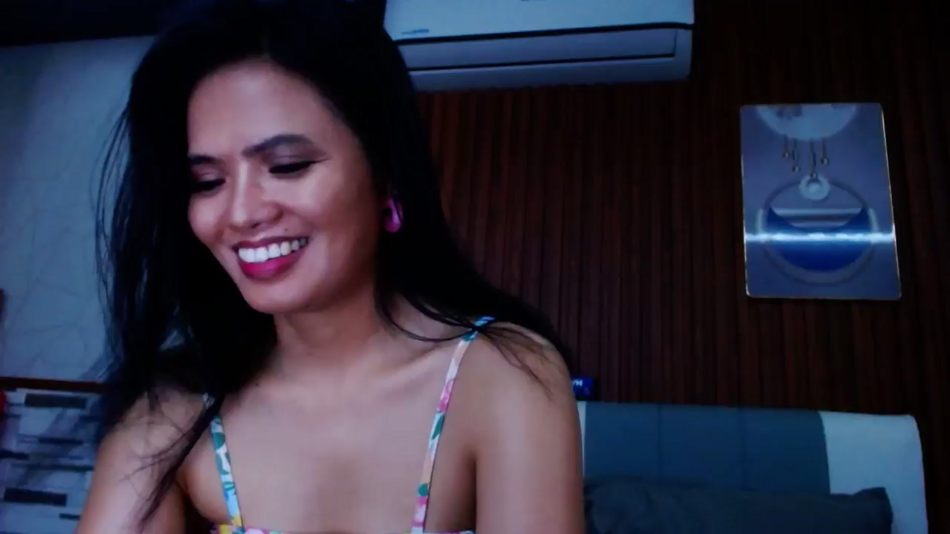 Gallery image thumbnail from SweetOne_4u's myfreecams stream on, 07/12/2024, 22:26 image 4 of 20