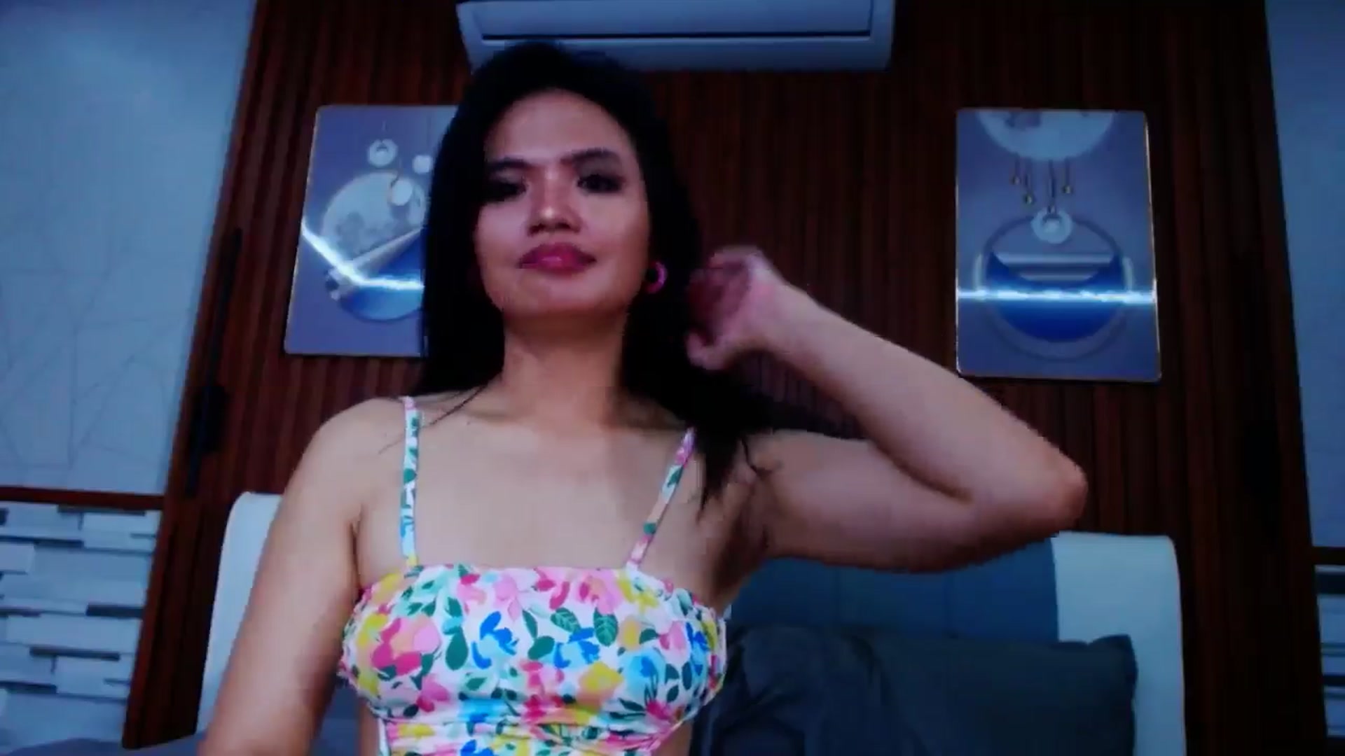 Gallery image thumbnail from SweetOne_4u's myfreecams stream on, 07/13/2024, 24:07 image 10 of 20