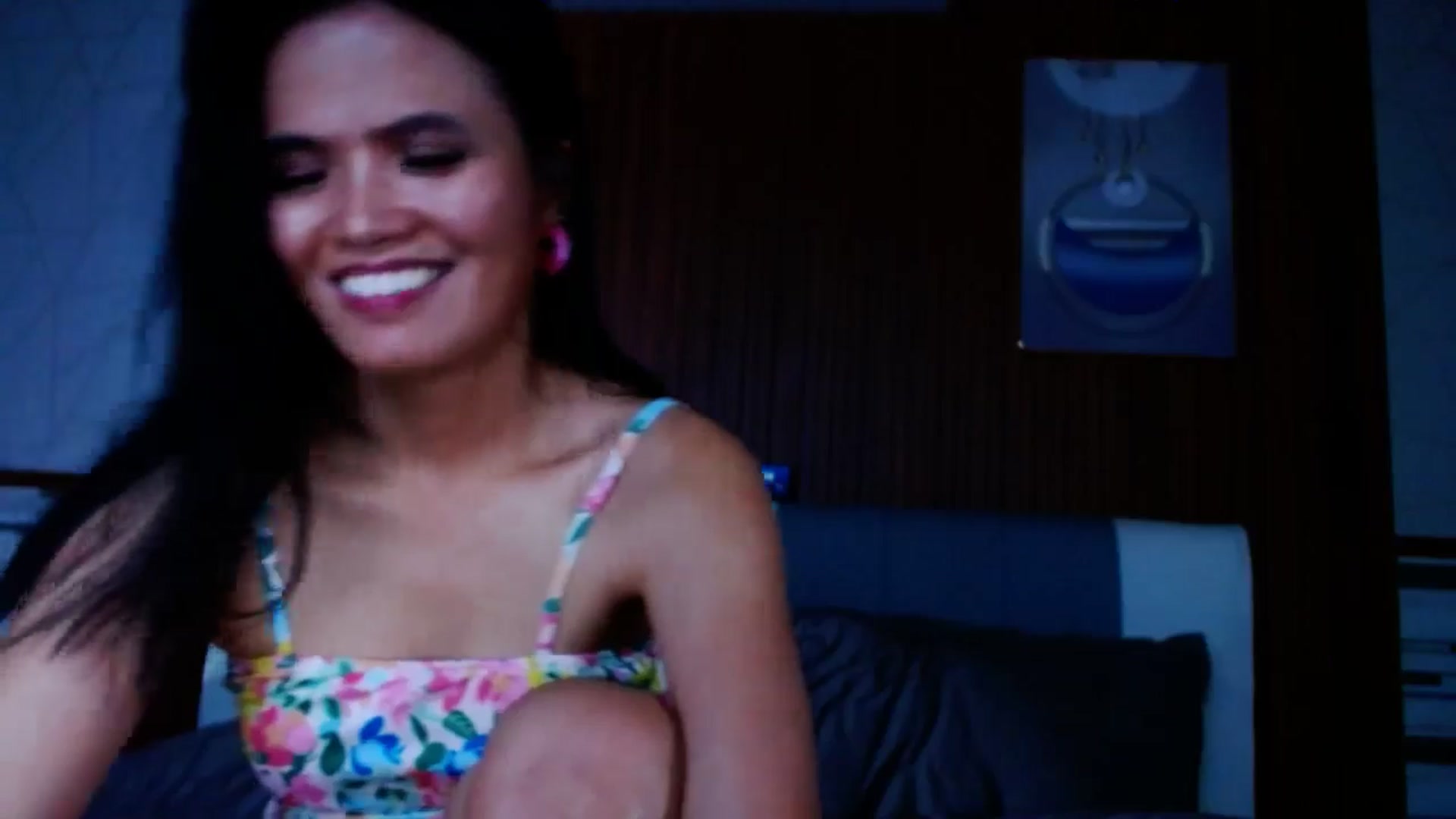 Gallery image thumbnail from SweetOne_4u's myfreecams stream on, 07/13/2024, 24:07 image 17 of 20