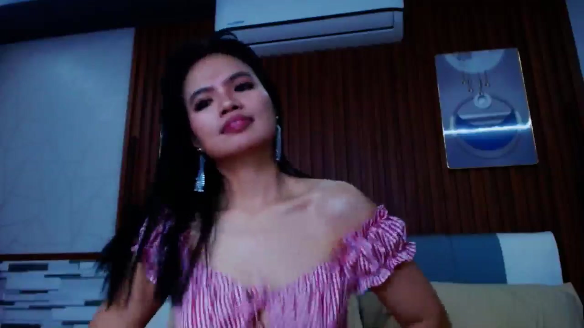 Gallery image thumbnail from SweetOne_4u's myfreecams stream on, 07/22/2024, 23:24 image 5 of 20