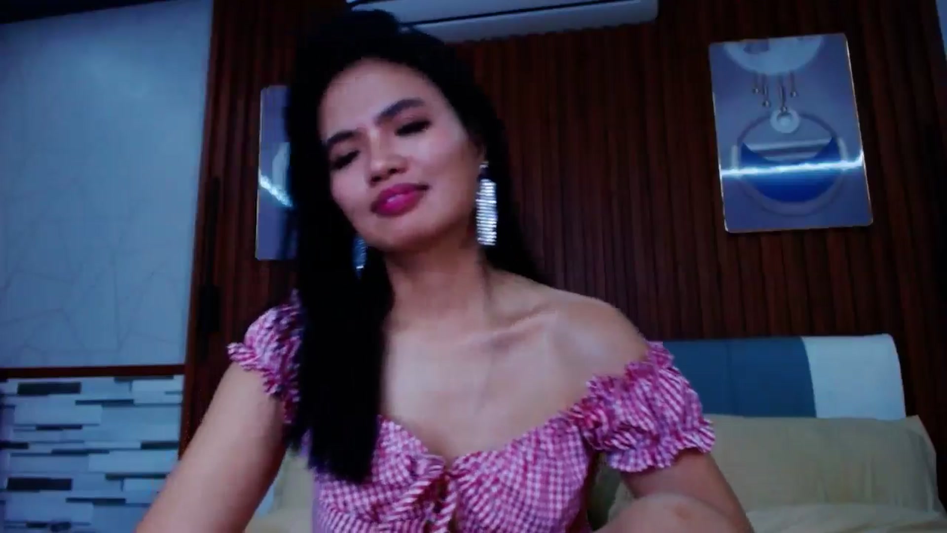 Gallery image thumbnail from SweetOne_4u's myfreecams stream on, 07/22/2024, 23:24 image 16 of 20