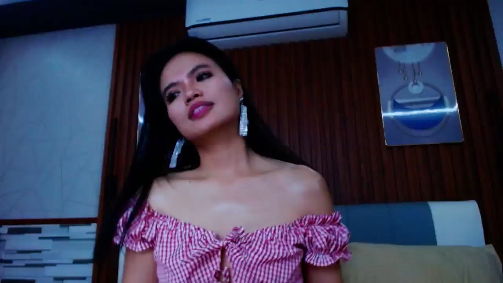 Gallery image thumbnail from SweetOne_4u's myfreecams stream on, 07/22/2024, 23:24 image 8 of 20