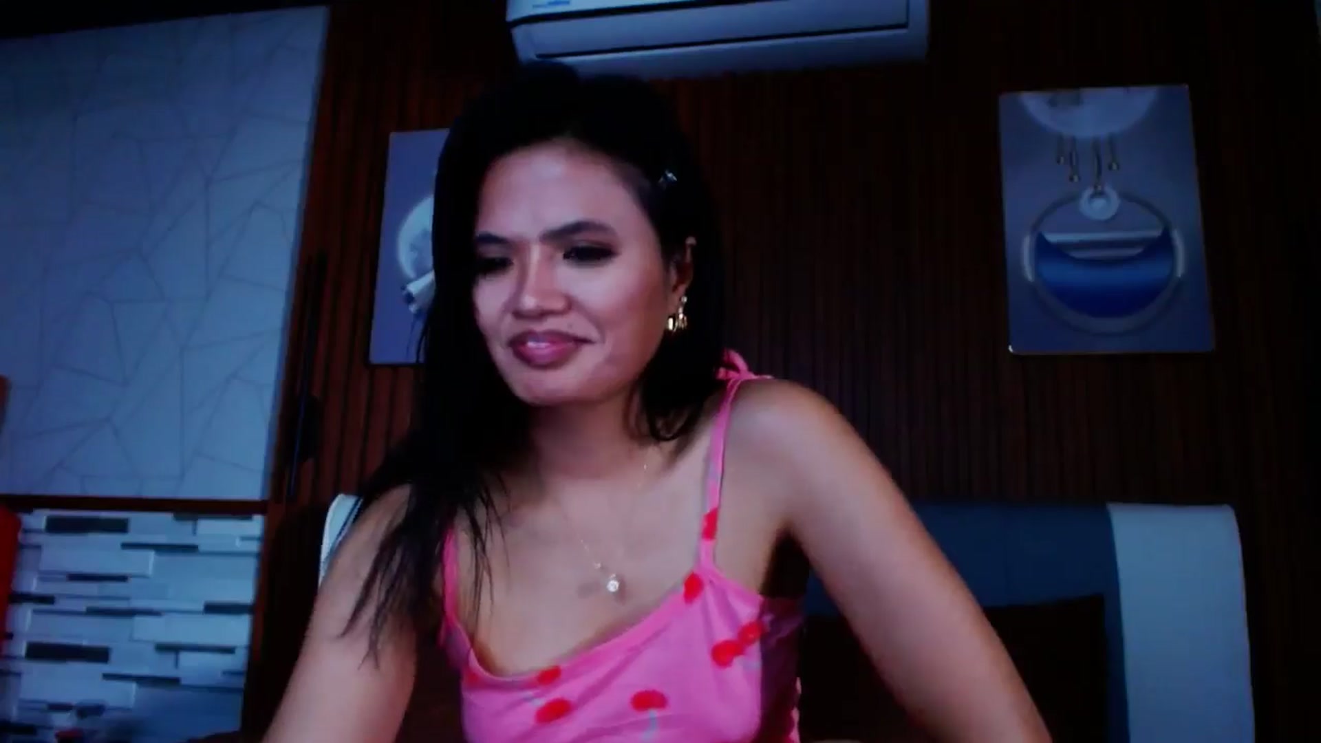 Gallery image thumbnail from SweetOne_4u's myfreecams stream on, 07/30/2024, 24:16 image 7 of 20