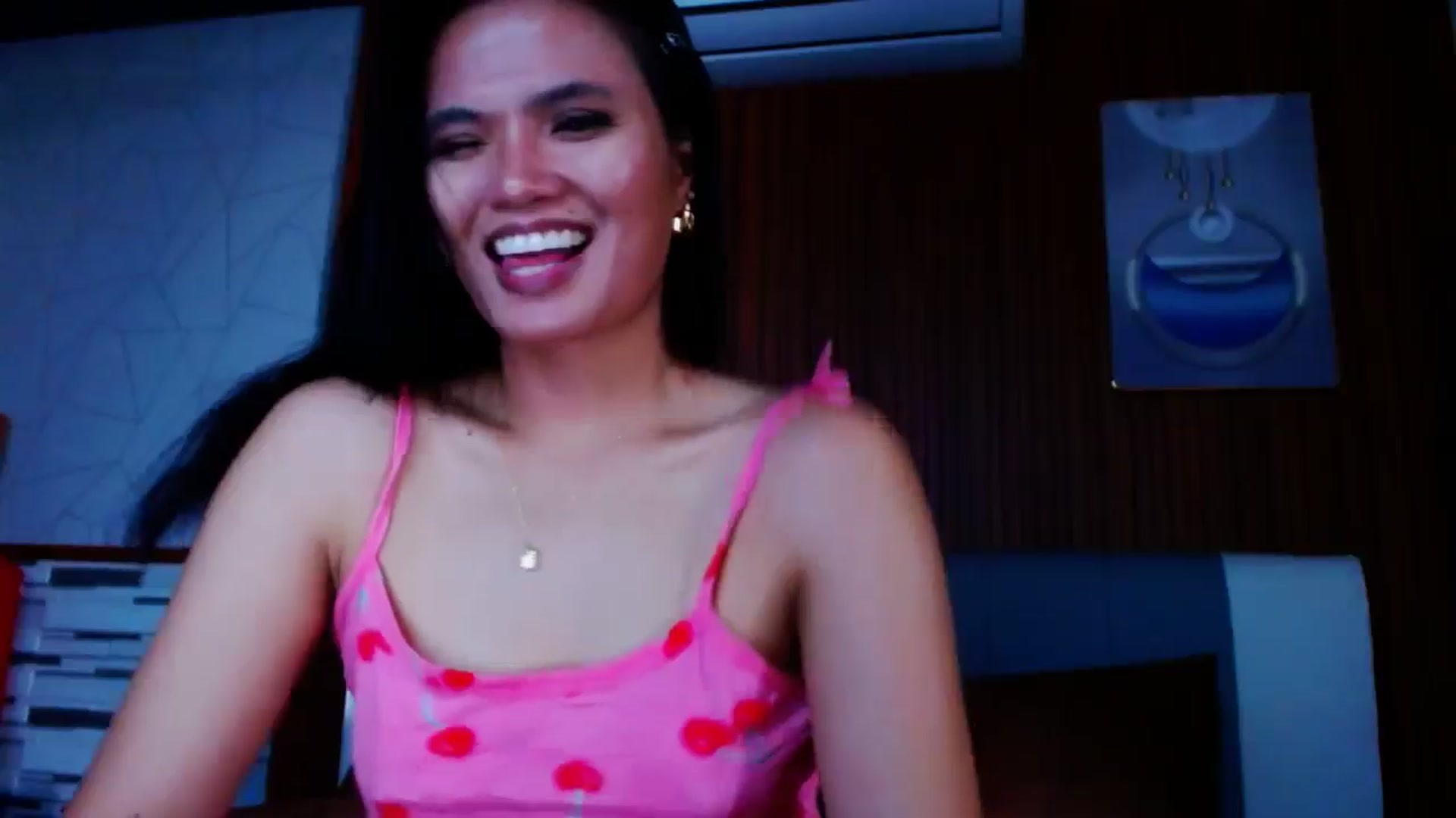 Gallery image thumbnail from SweetOne_4u's myfreecams stream on, 07/30/2024, 24:16 image 13 of 20