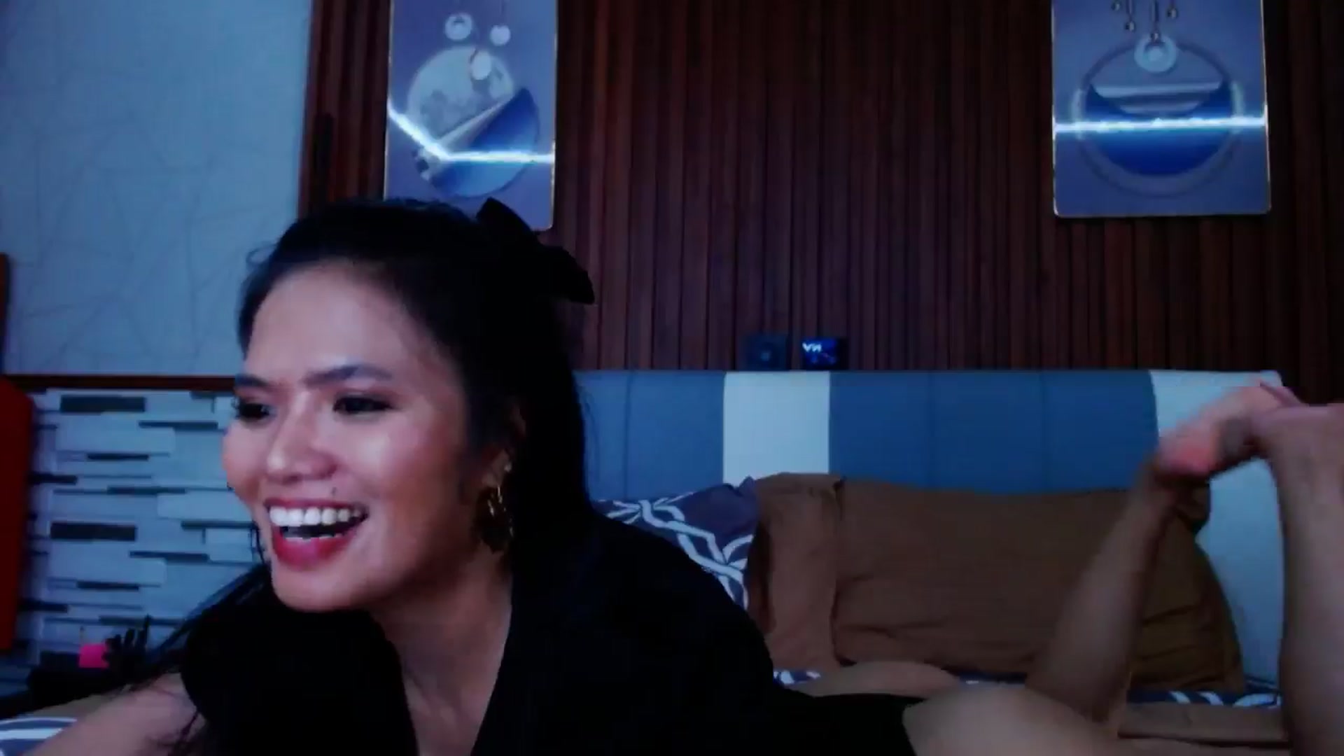 Gallery image thumbnail from SweetOne_4u's myfreecams stream on, 08/09/2024, 23:18 image 18 of 20