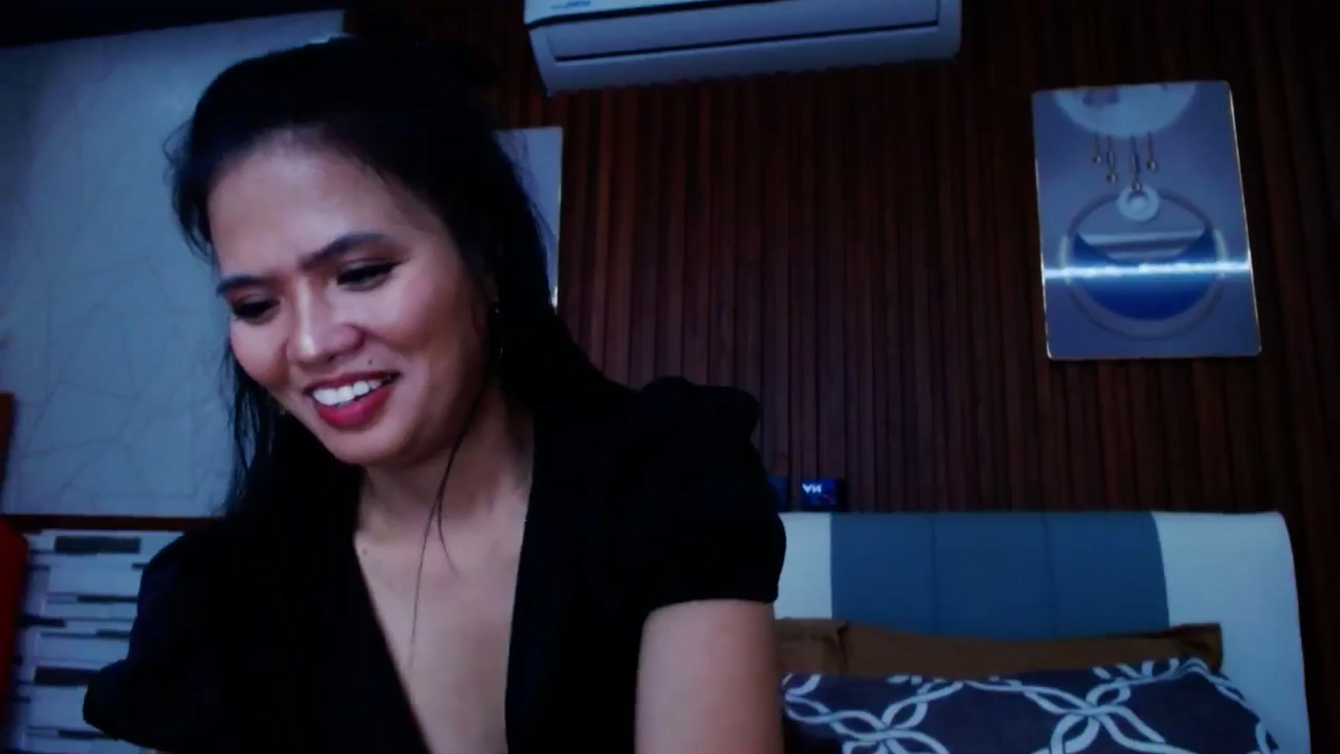 Gallery image thumbnail from SweetOne_4u's myfreecams stream on, 08/09/2024, 23:18 image 14 of 20