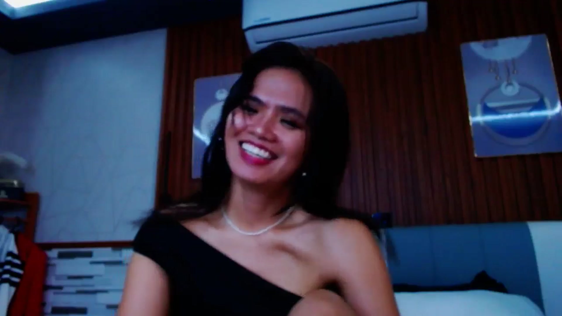Gallery image thumbnail from SweetOne_4u's myfreecams stream on, 08/14/2024, 22:47 image 16 of 20