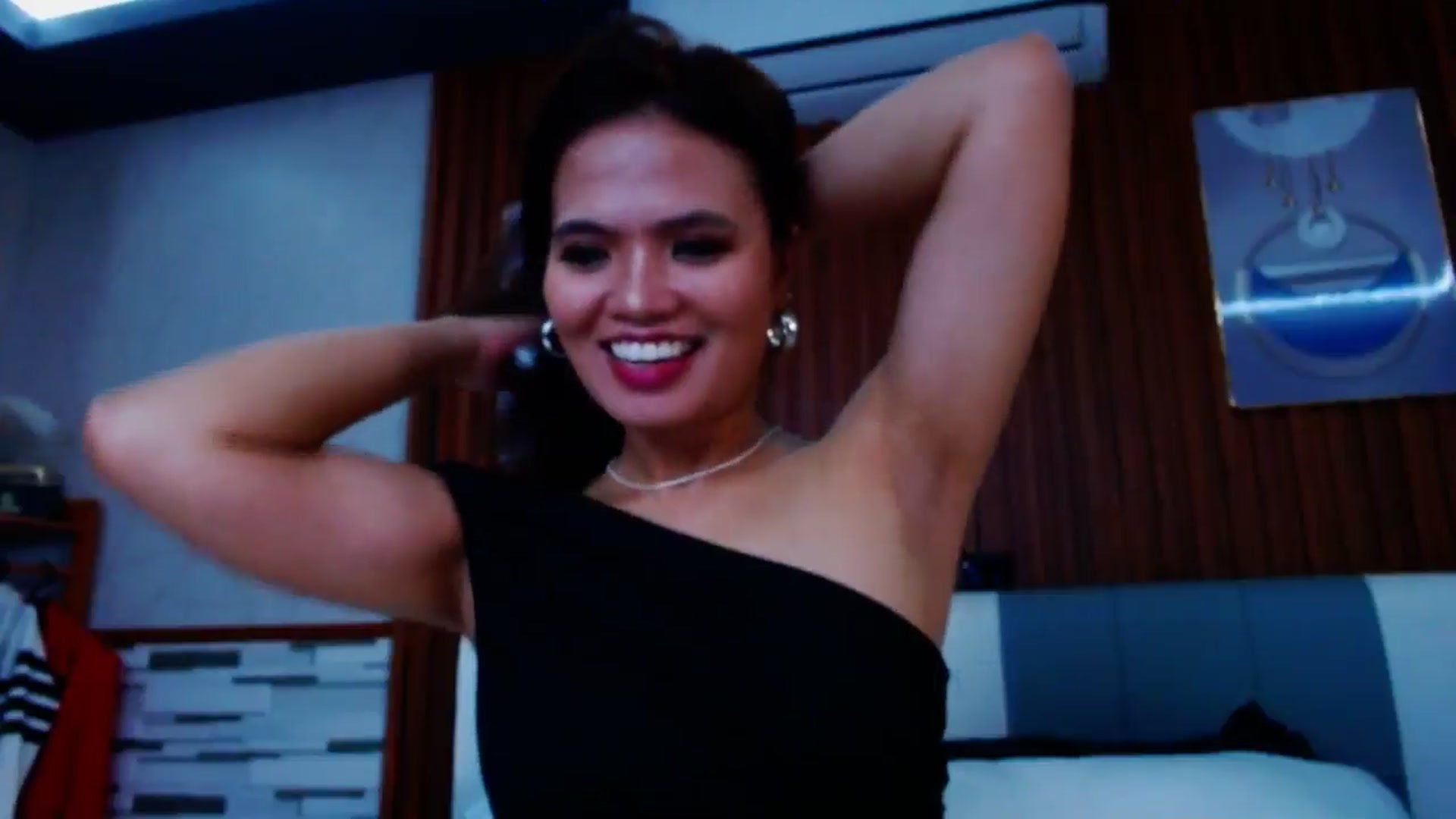 Gallery image thumbnail from SweetOne_4u's myfreecams stream on, 08/14/2024, 22:47 image 14 of 20